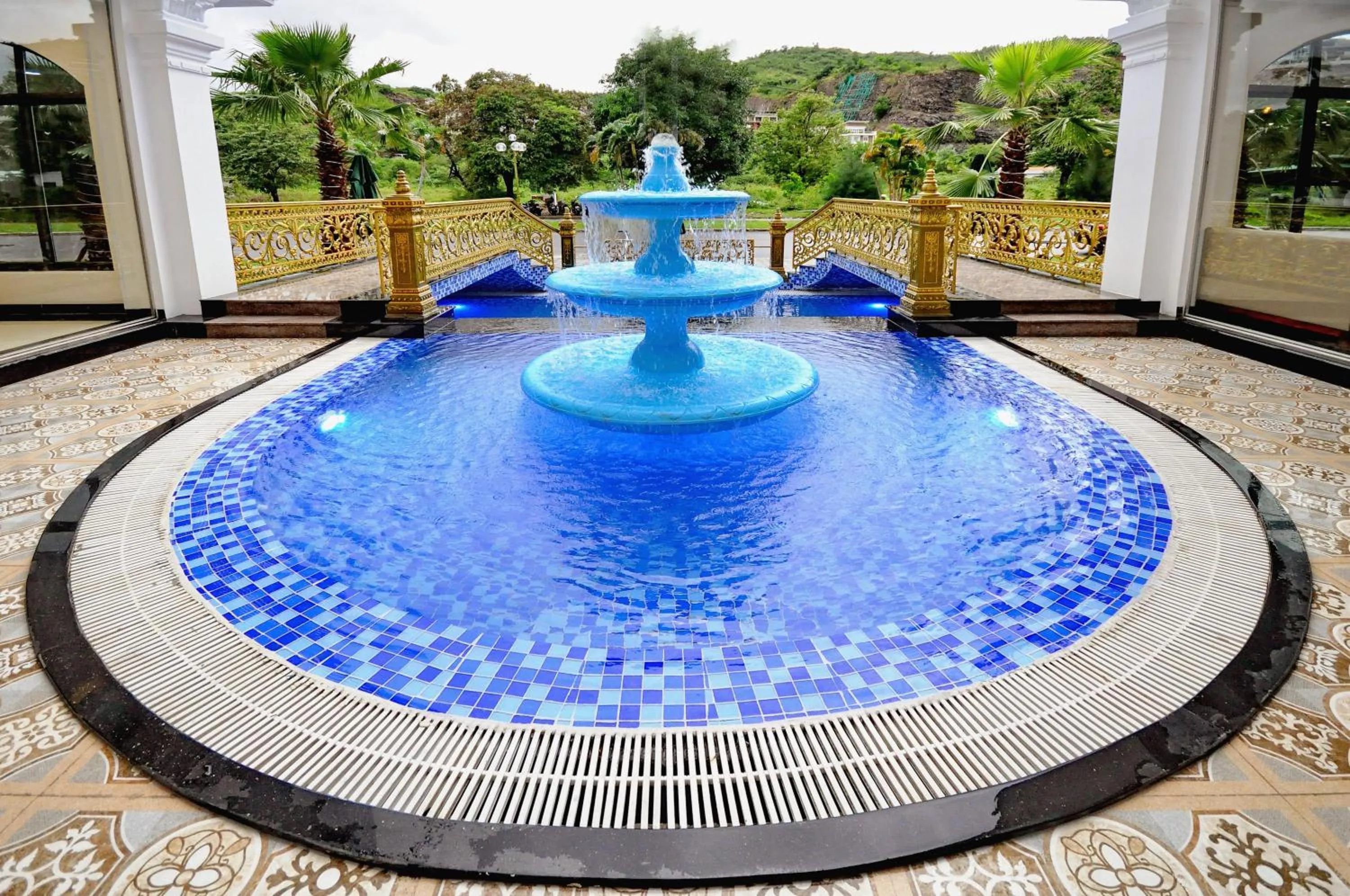 Day in Crown Nguyen Hoang Hotel