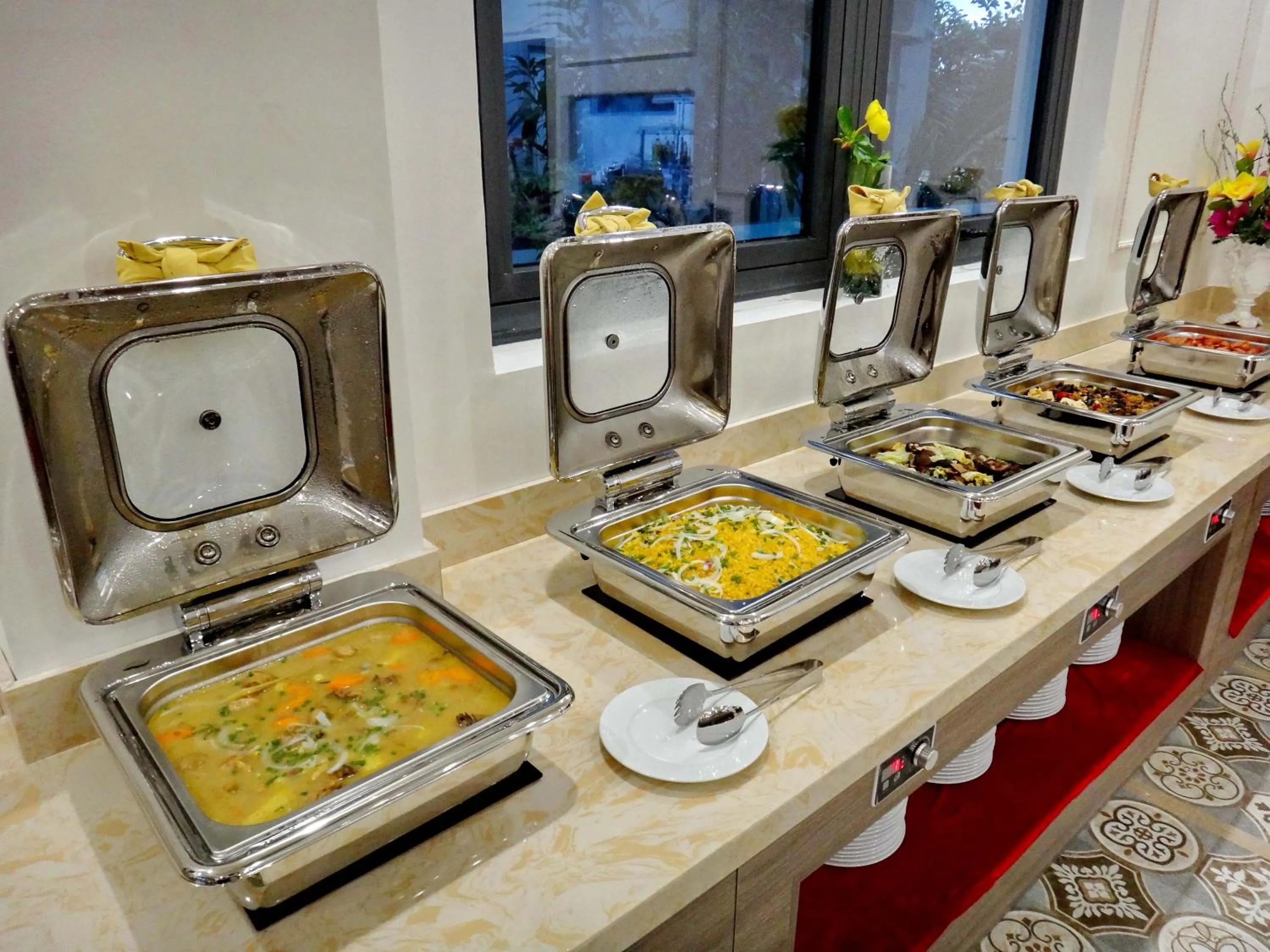 Food and drinks in Crown Nguyen Hoang Hotel