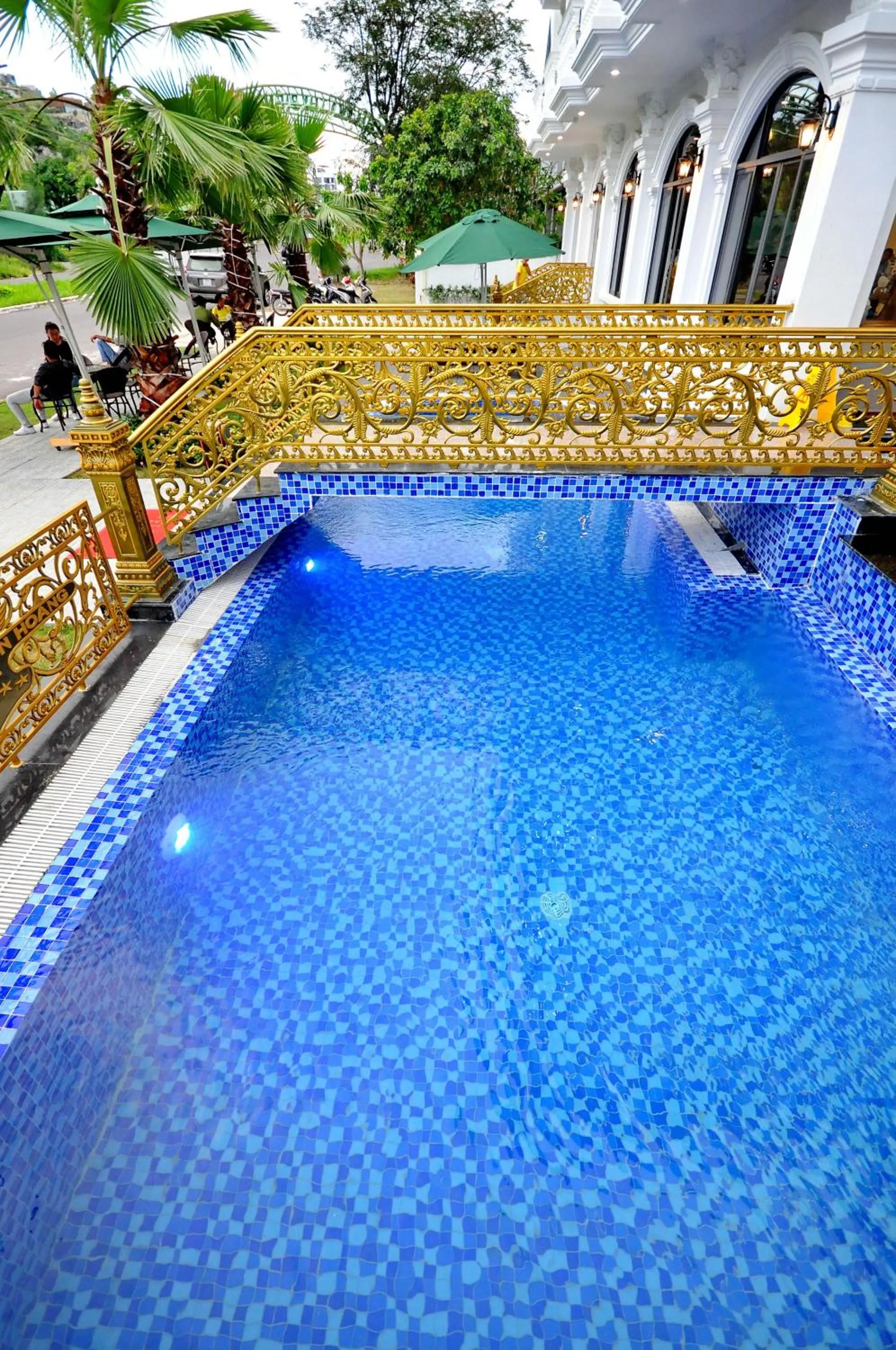 Day in Crown Nguyen Hoang Hotel