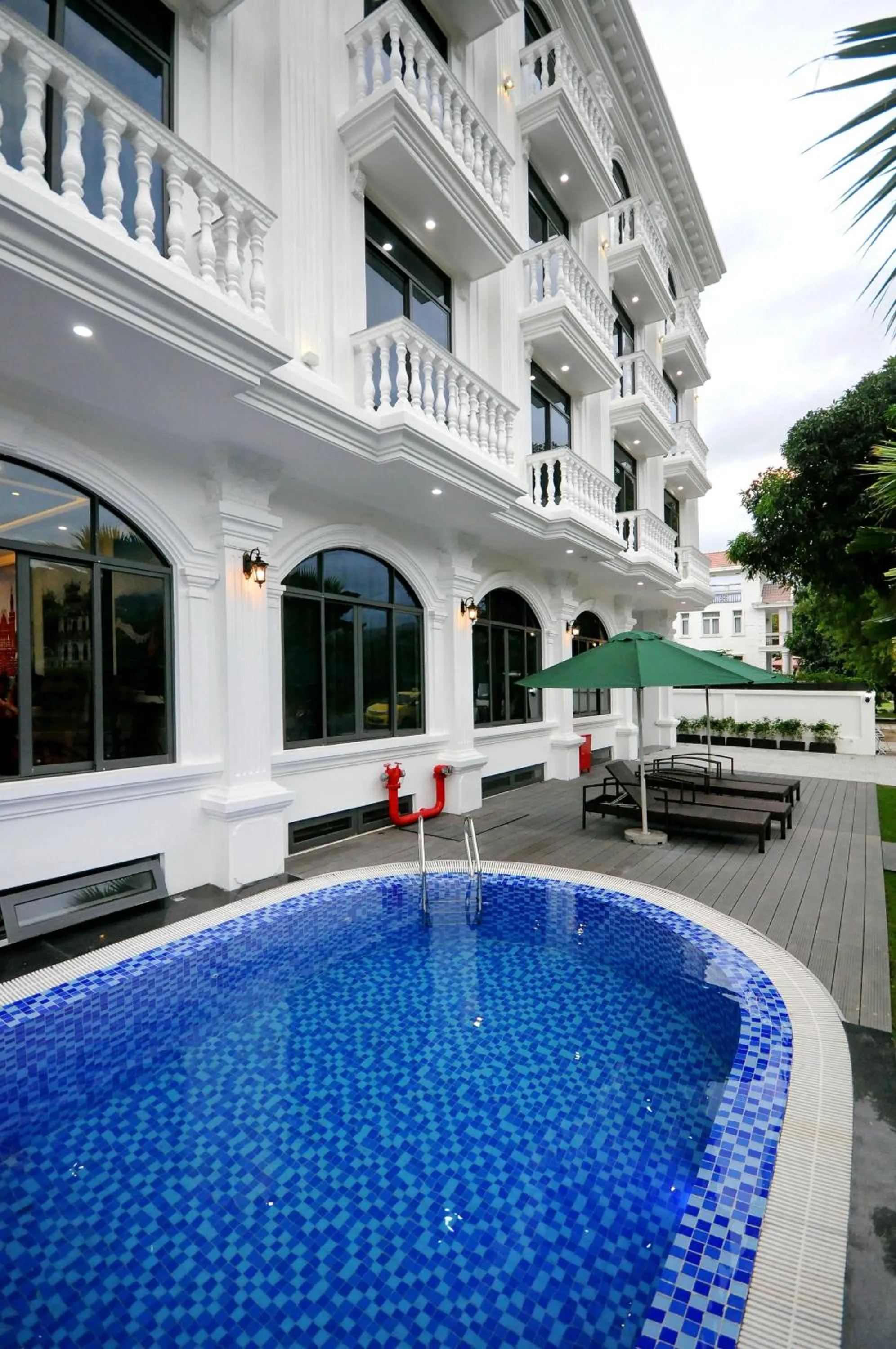 Day in Crown Nguyen Hoang Hotel