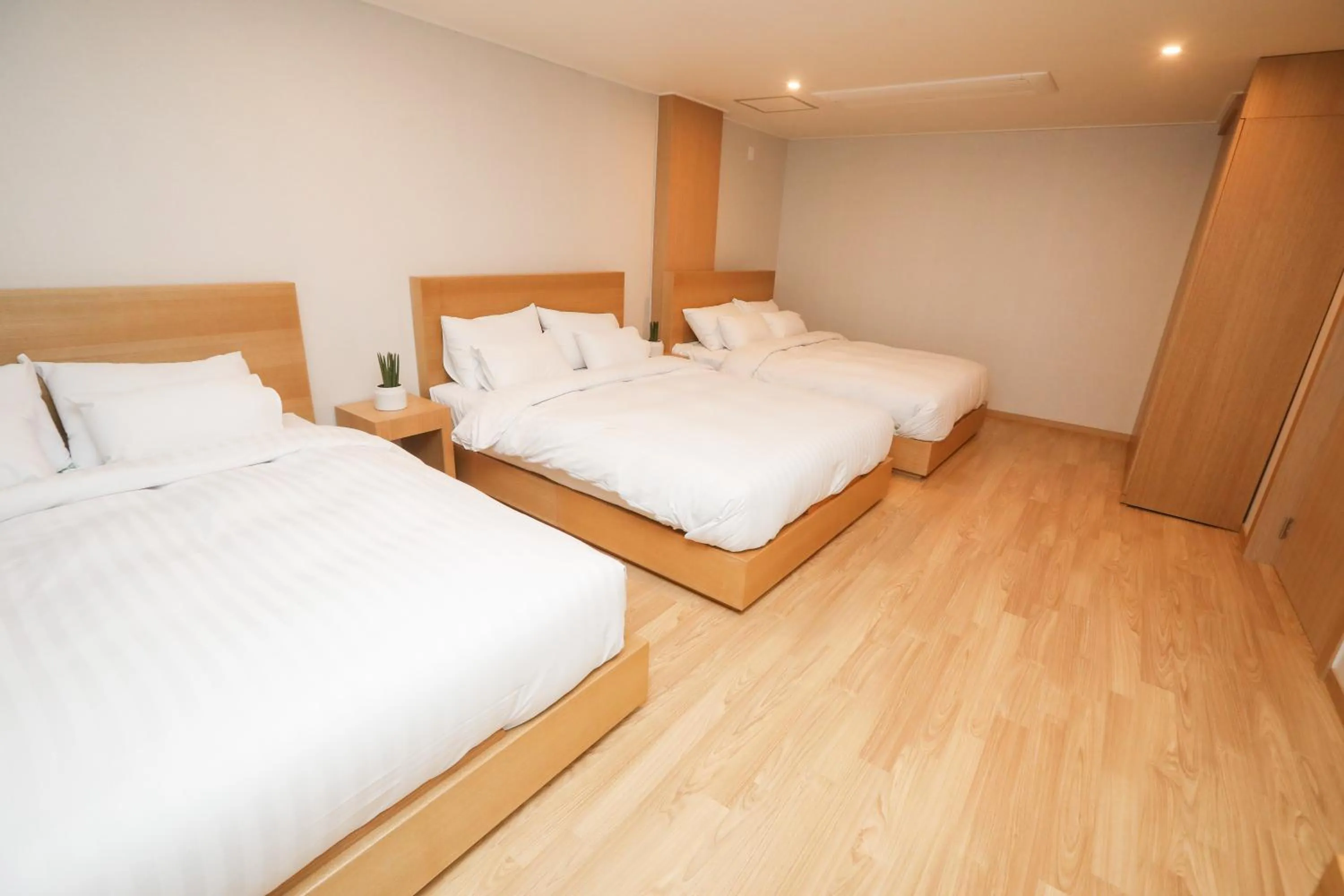 Bed in Daedunsan Hotel