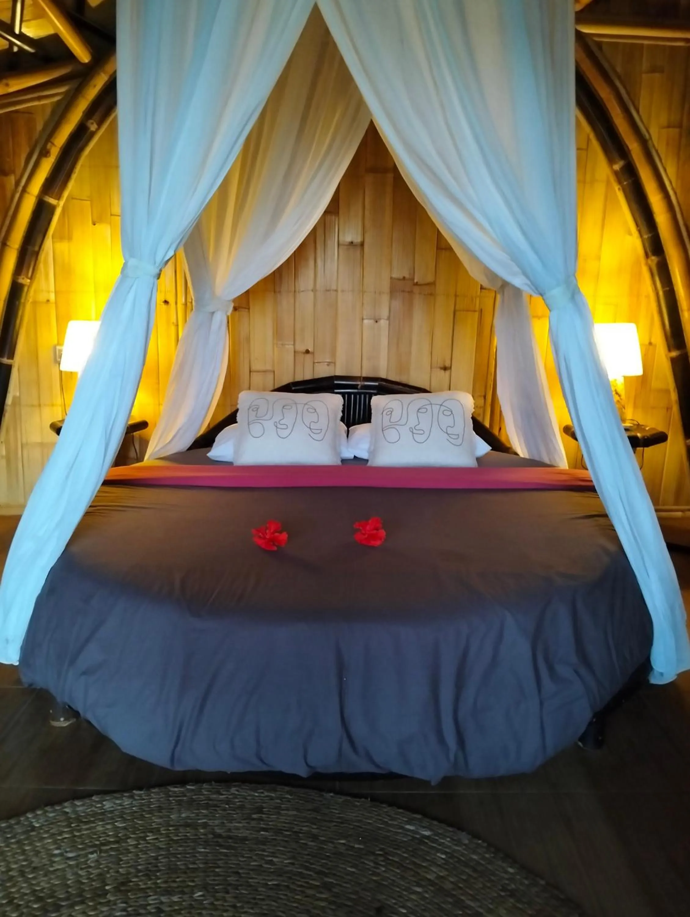 Bed in Great Mountain Views Villa Resort