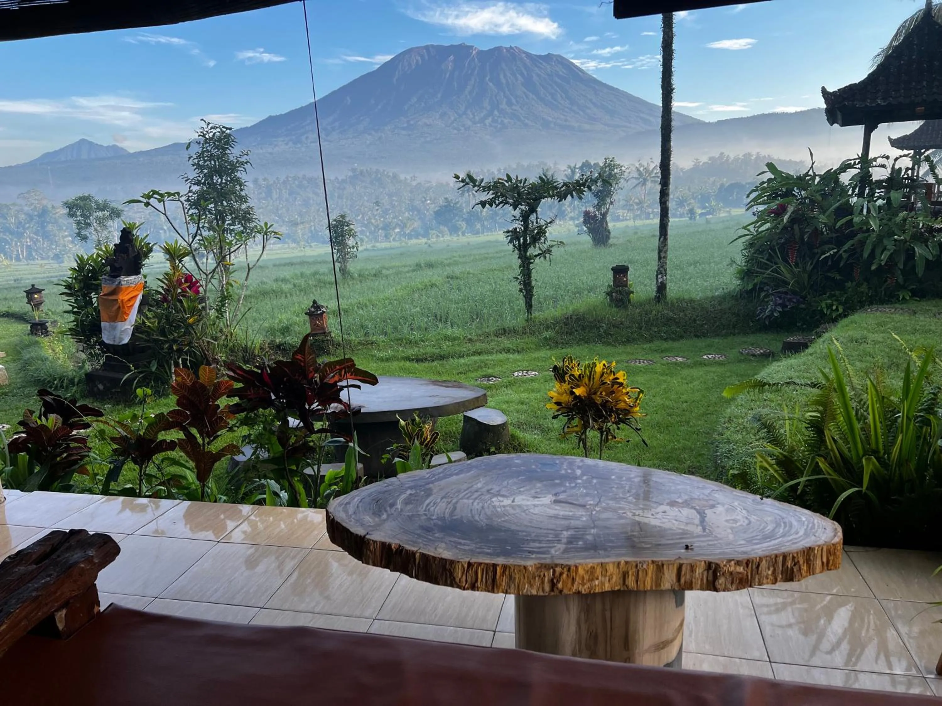 Restaurant/places to eat in Great Mountain Views Villa Resort