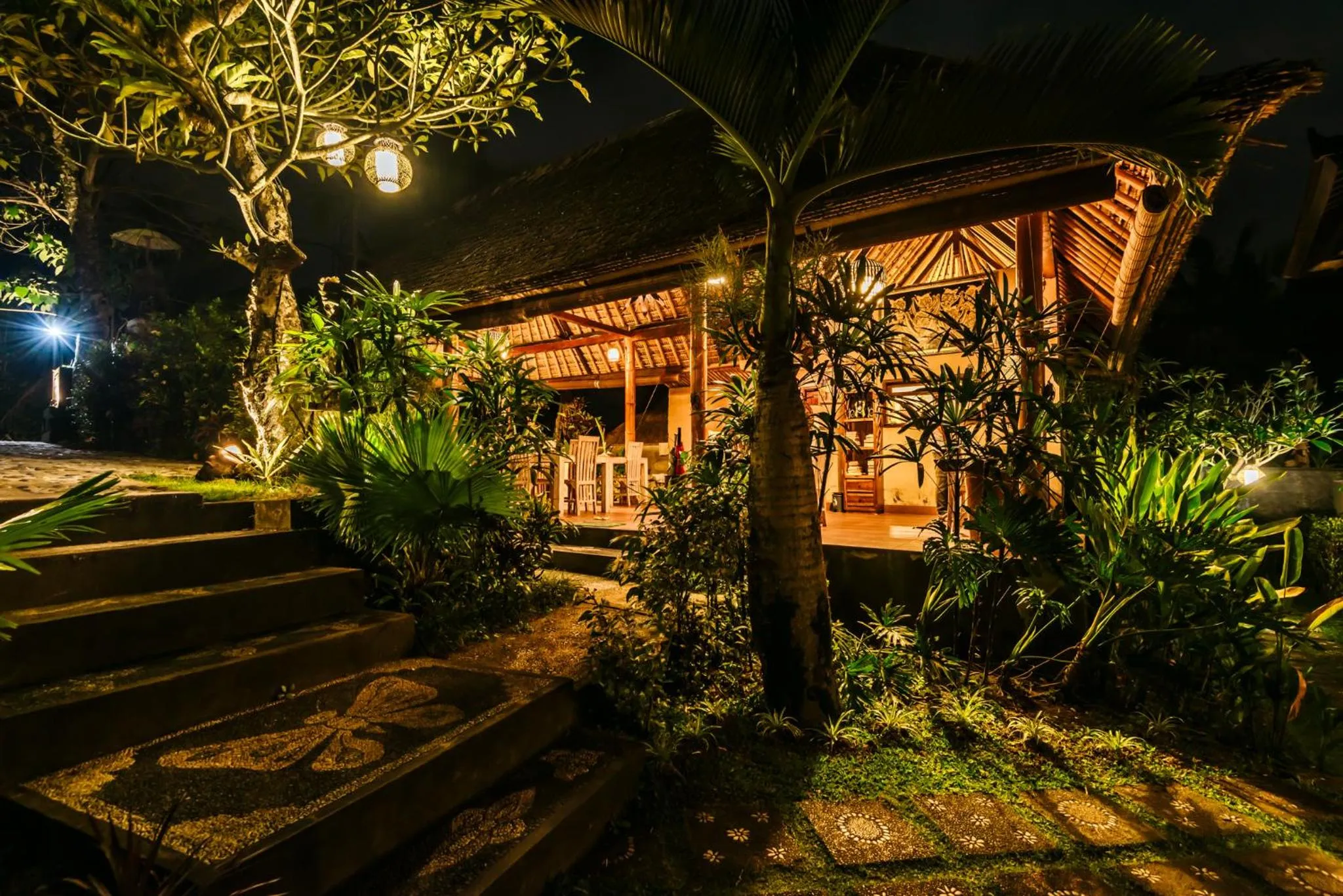 Restaurant/places to eat in Arta Nadi Villa