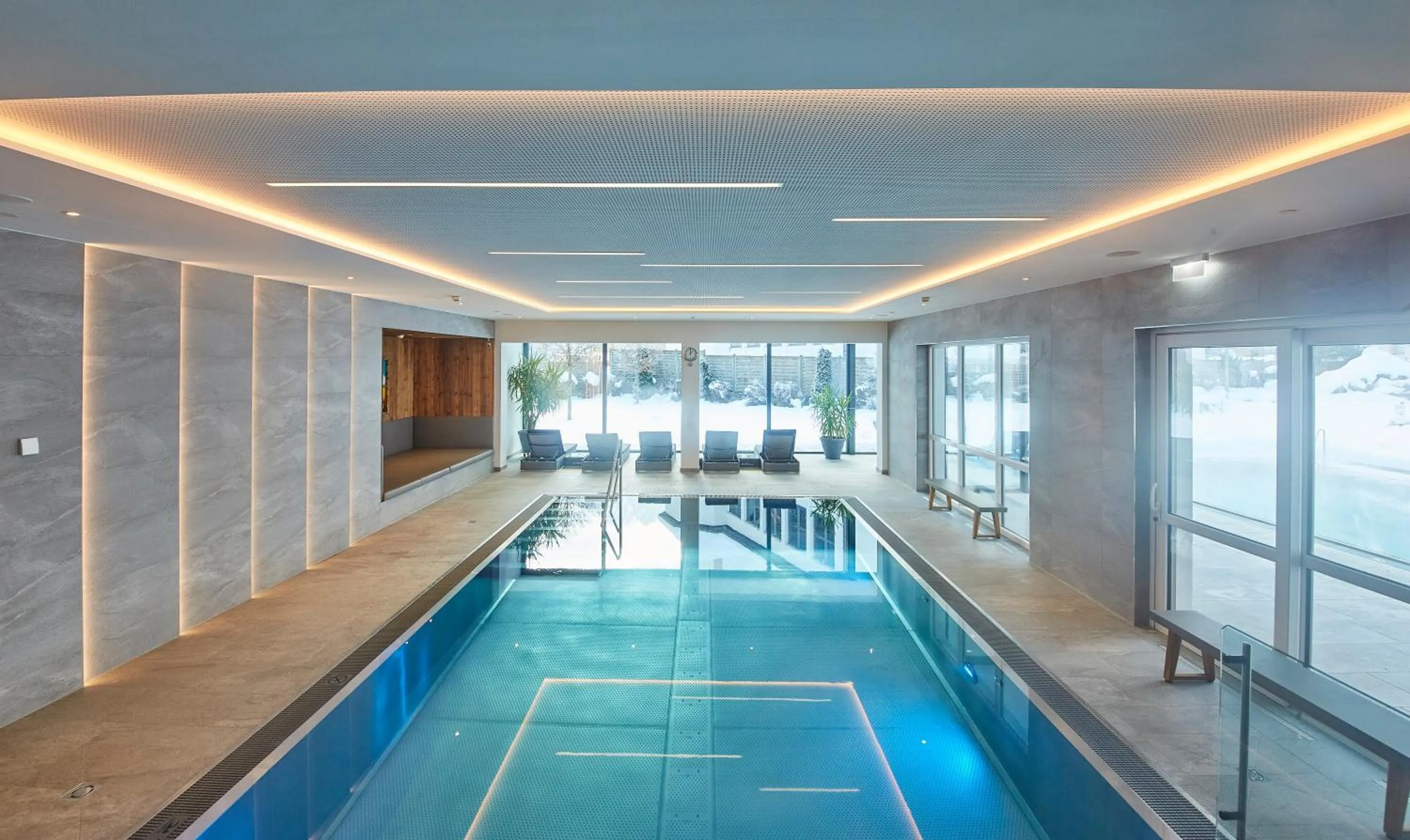 Swimming pool in Hotel Römerhof