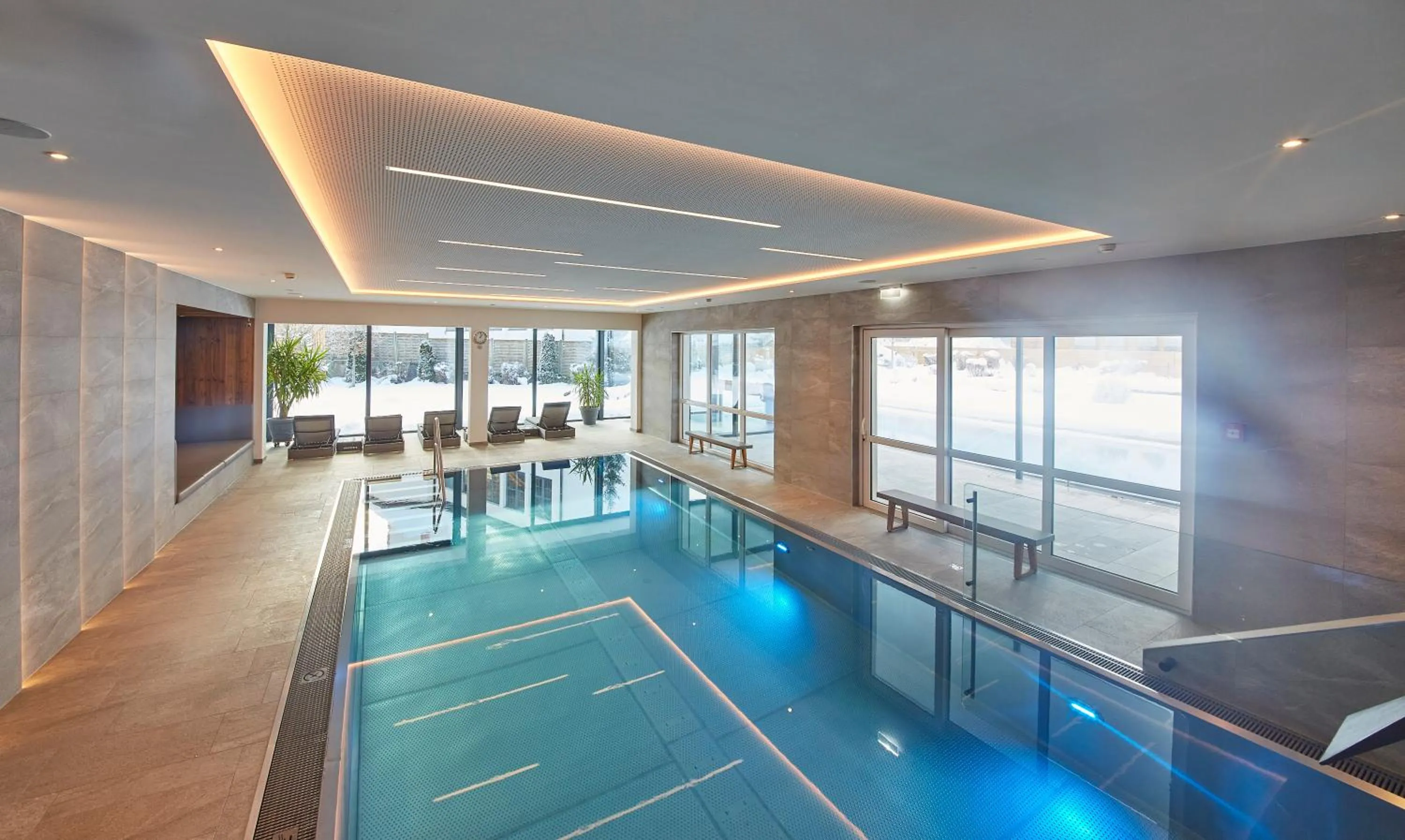 Swimming pool in Hotel Römerhof