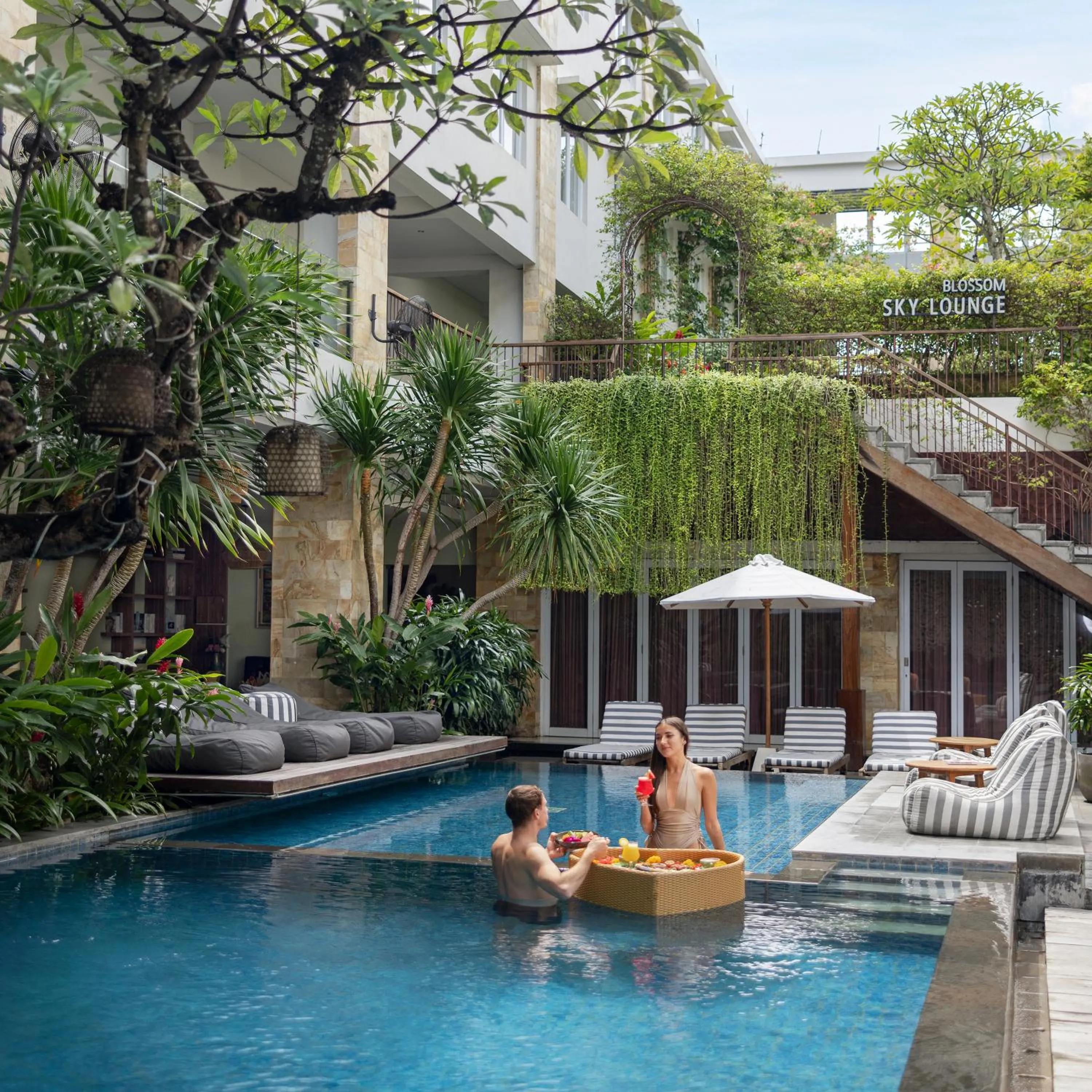 Restaurant/places to eat in Crystalkuta Hotel - Bali