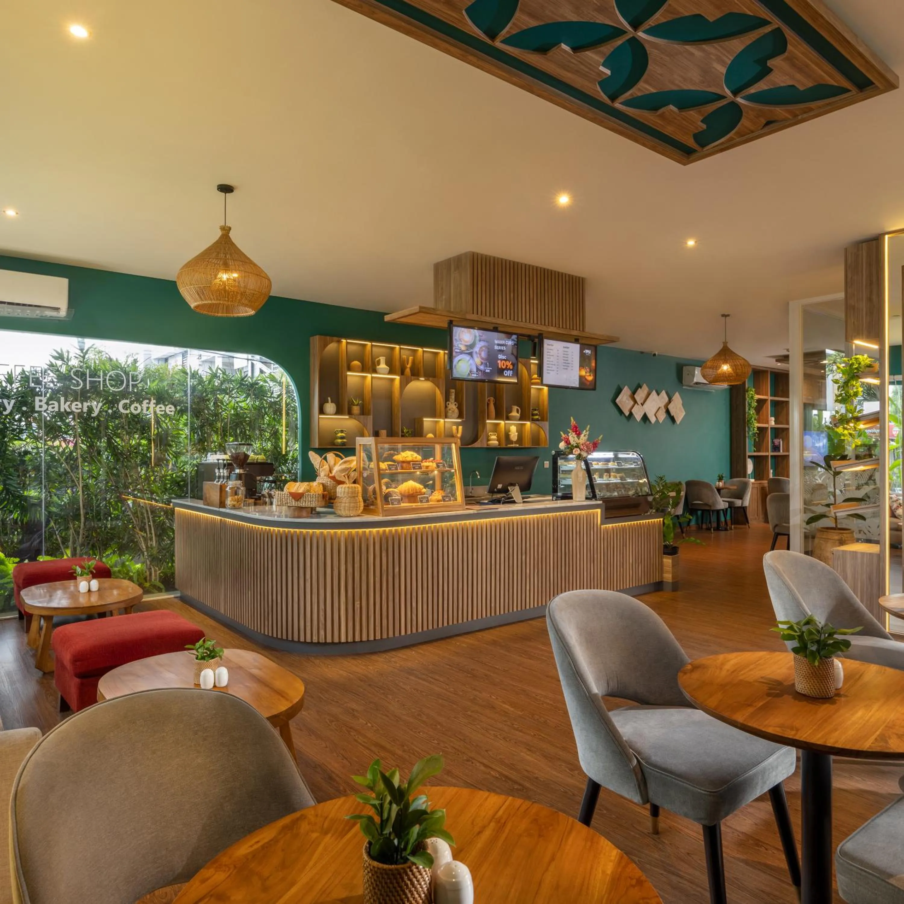 Restaurant/places to eat in Crystalkuta Hotel - Bali