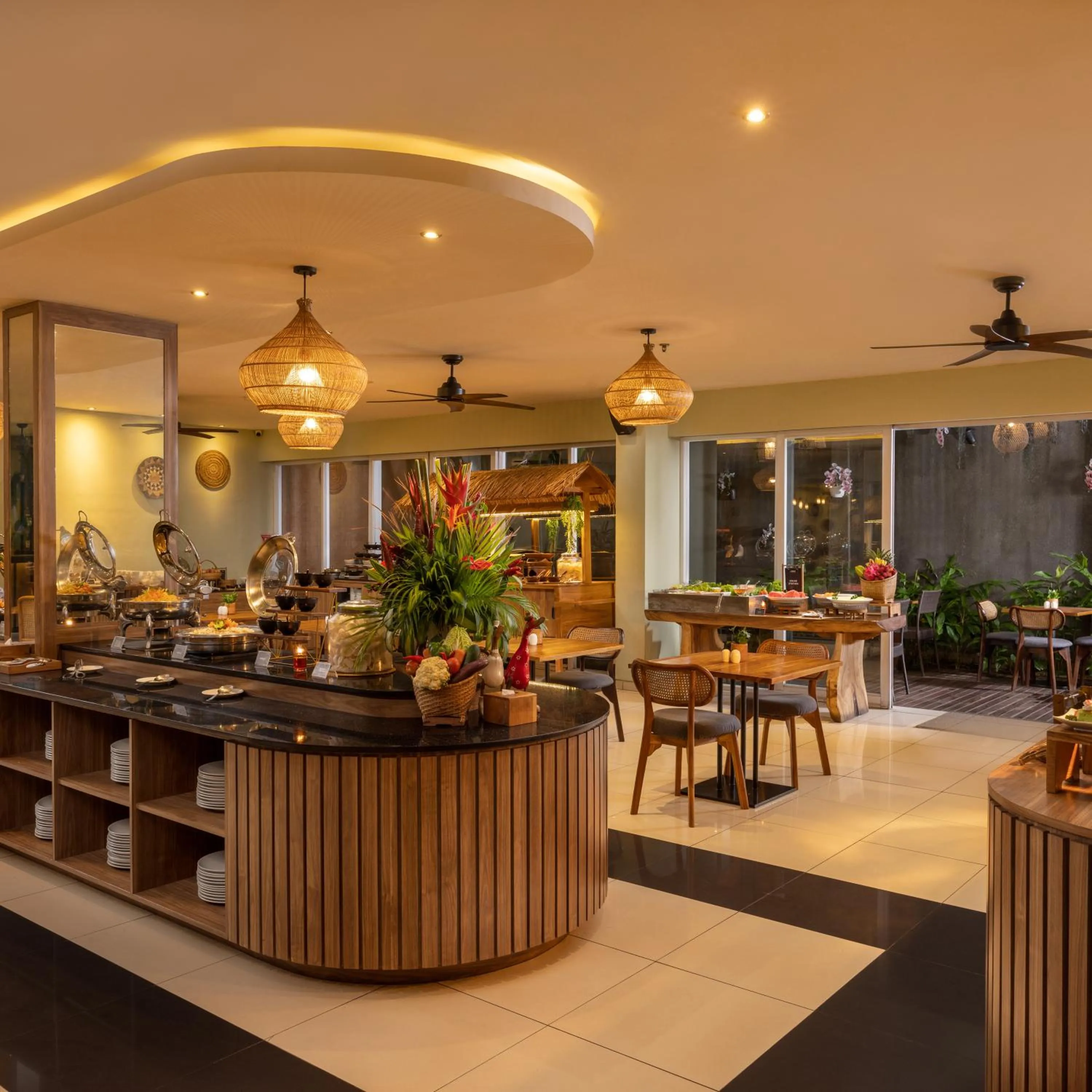 Restaurant/places to eat in Crystalkuta Hotel - Bali