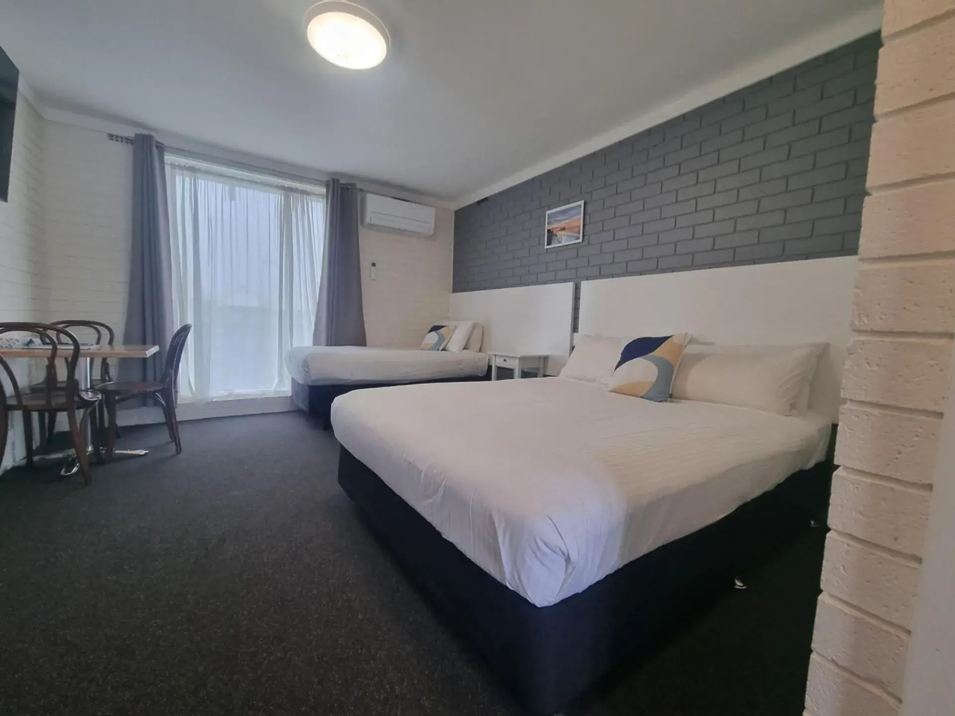 Economy Double or Twin Room in Busselton Motel Economy Double or Twin Room in Busselton Motel