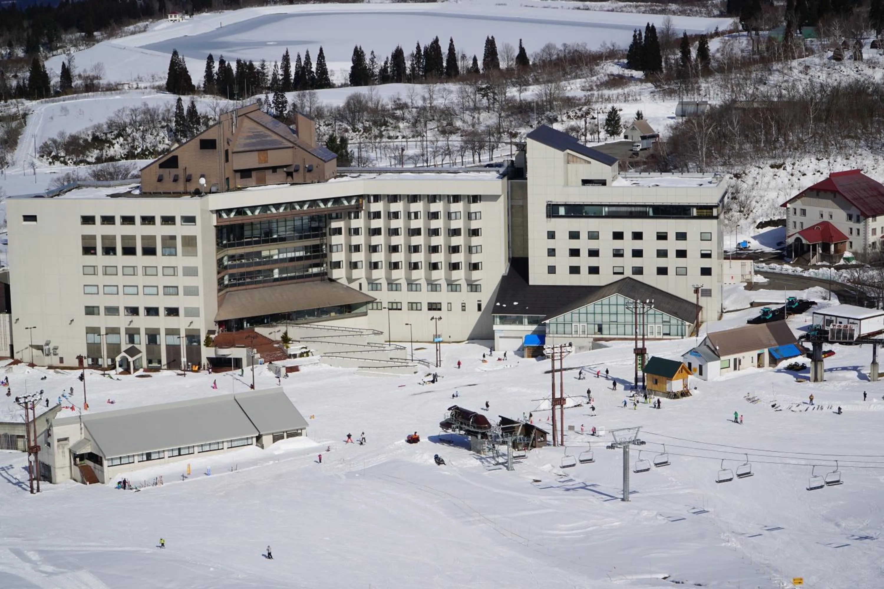 Skiing in New Greenpia Tsunan