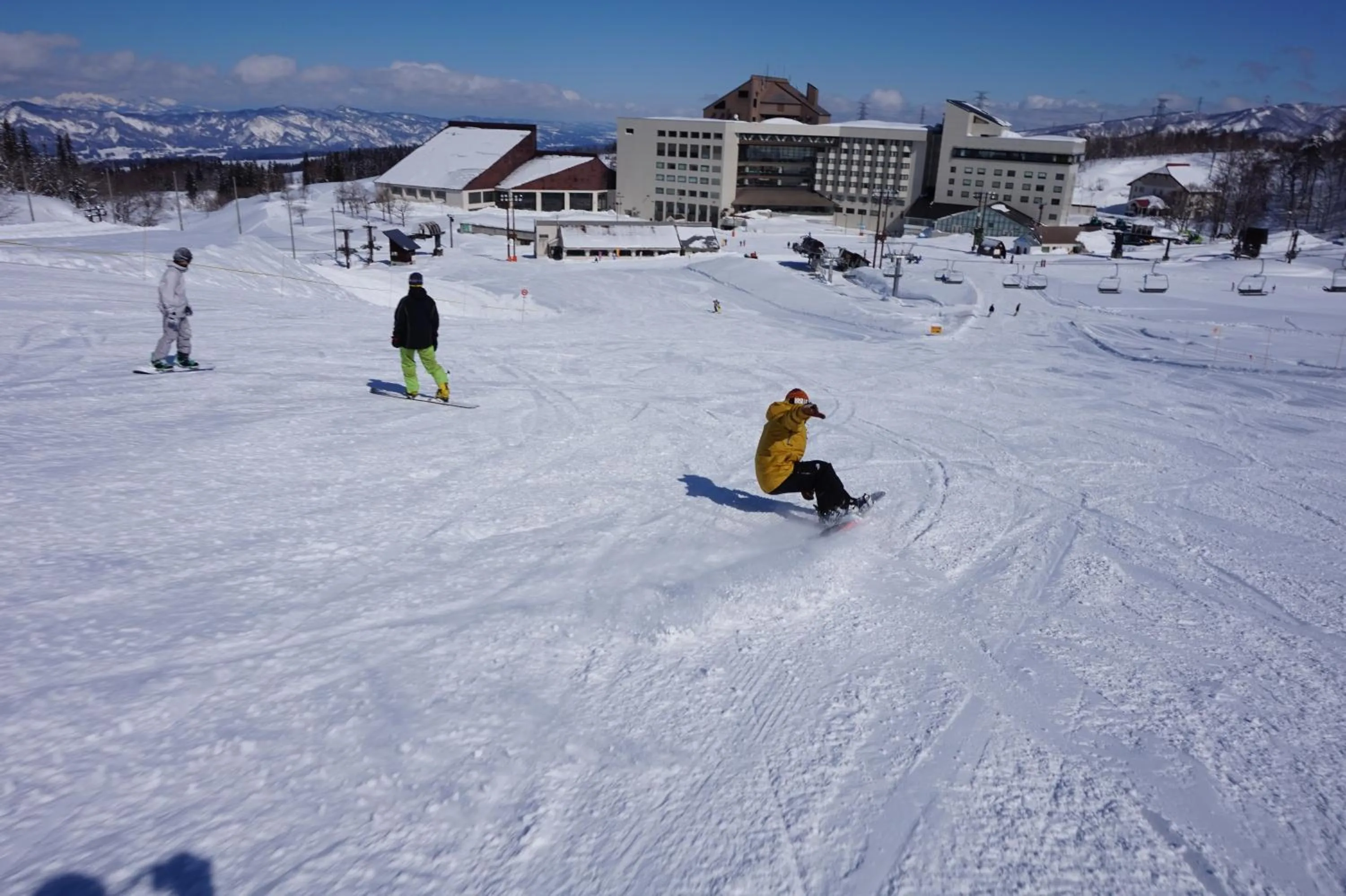 Skiing in New Greenpia Tsunan