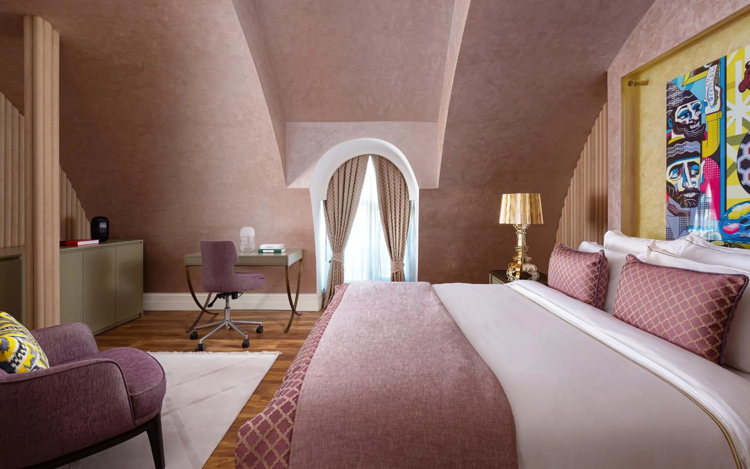 Bed in ART Gallery Hotel