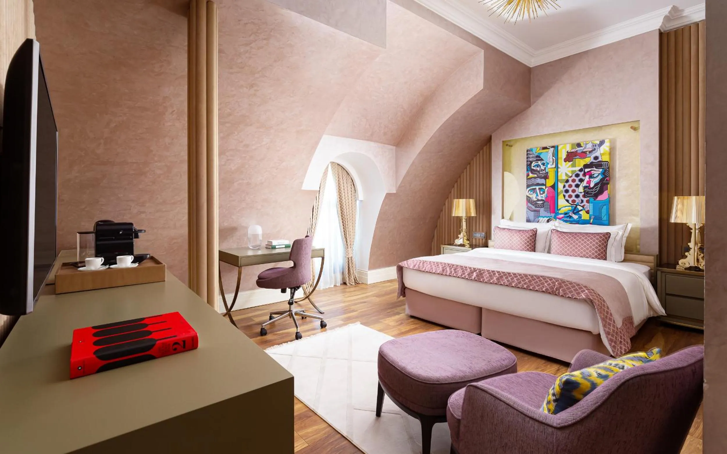 Bed in ART Gallery Hotel