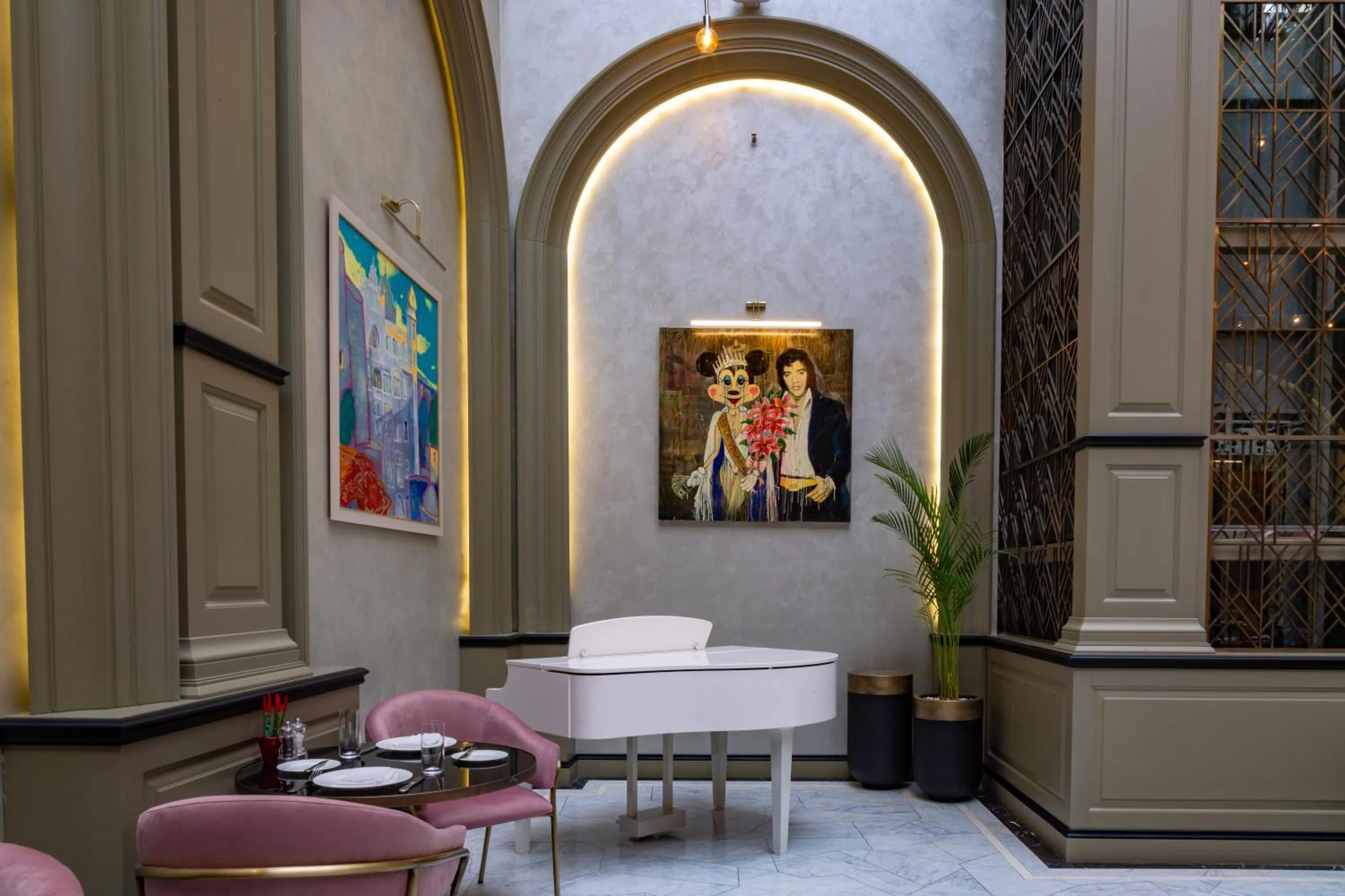 Restaurant/places to eat in ART Gallery Hotel