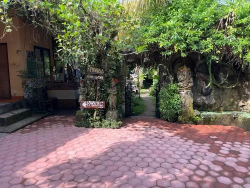 Khrisna Hs and Cottages