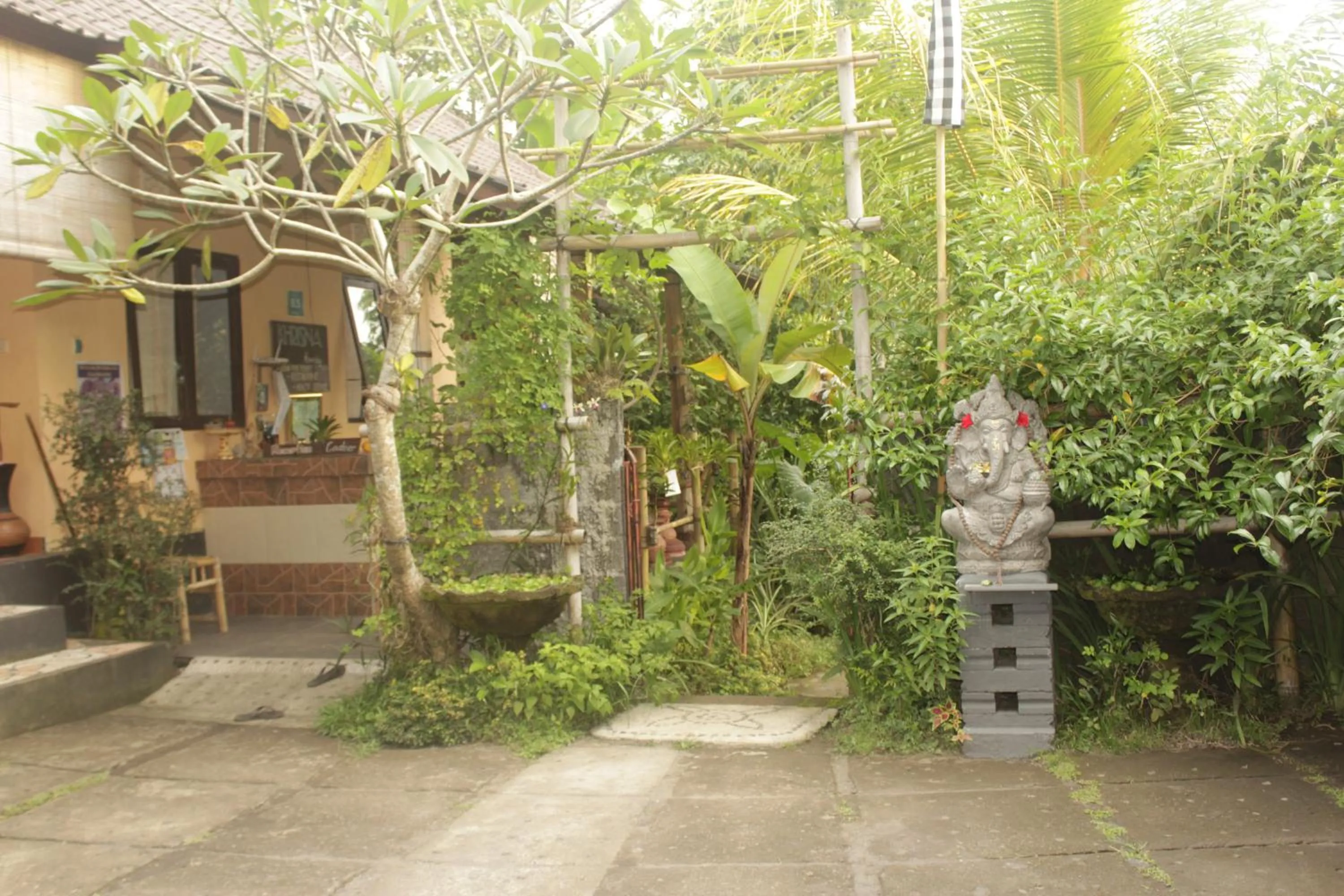 Day in Khrisna Hs and Cottages