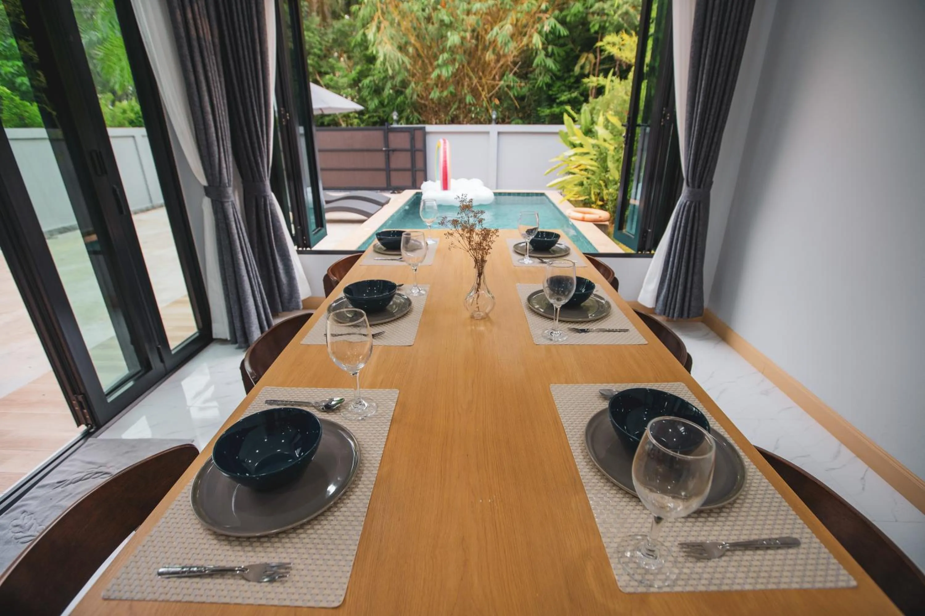 Dining area in Aonang nine poolvilla