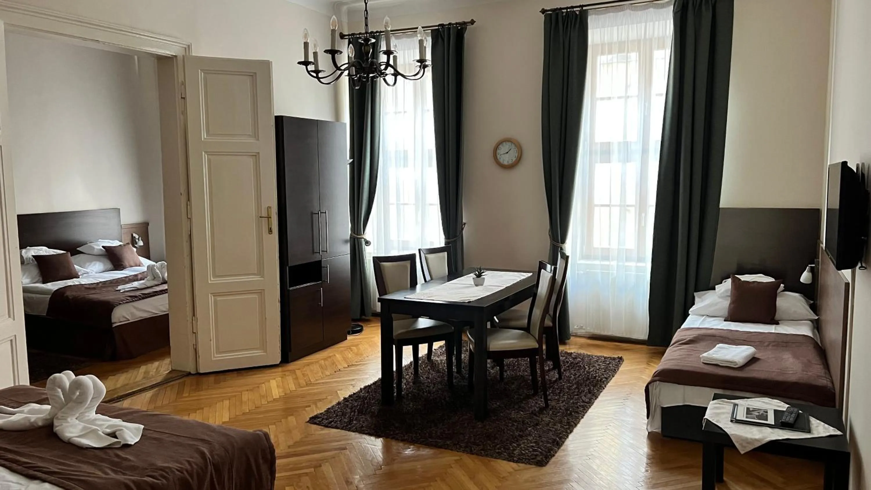 Seating area, Bed in Central Hotel 21