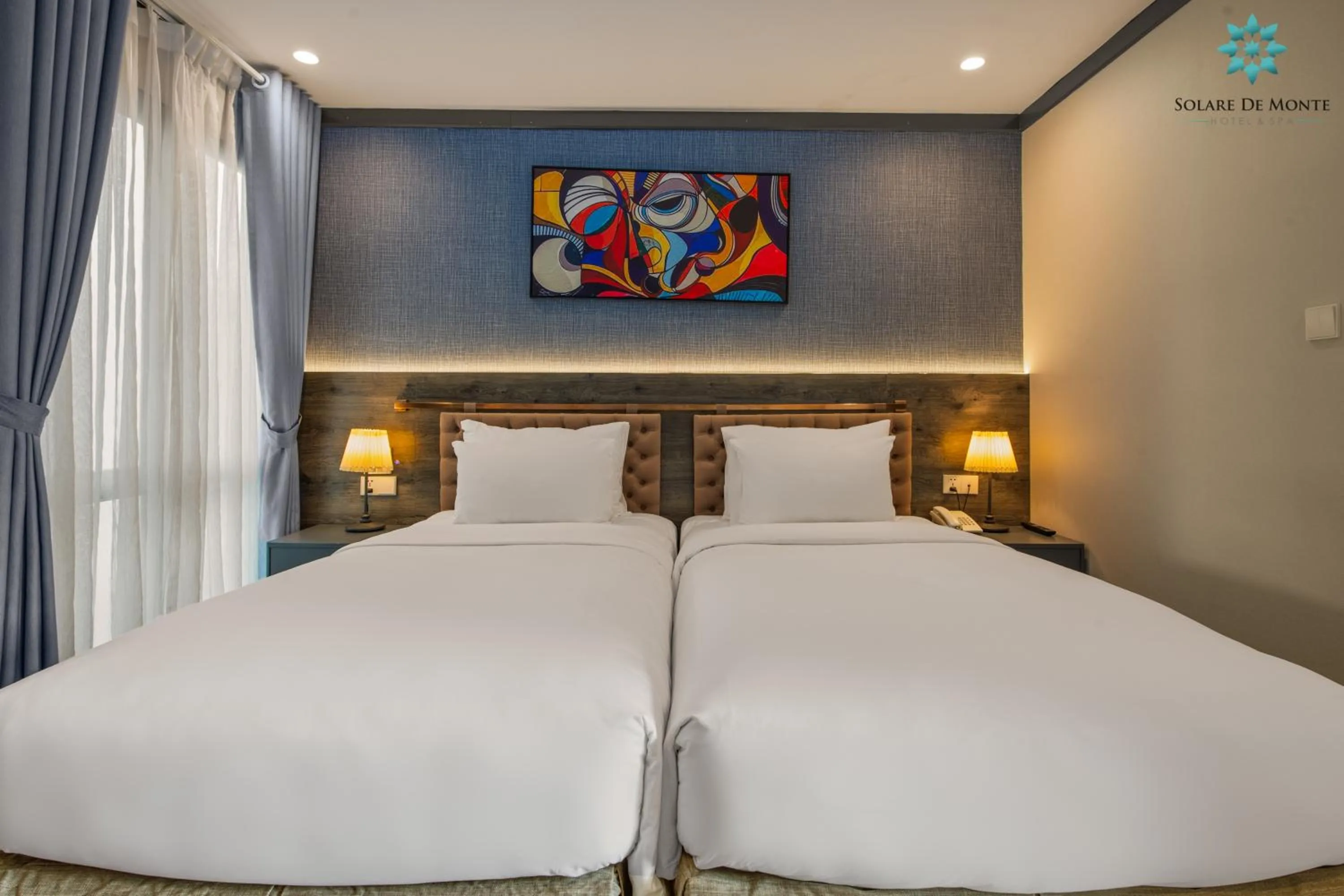 Seating area, Bed in Solare De Monte Hotel & Spa