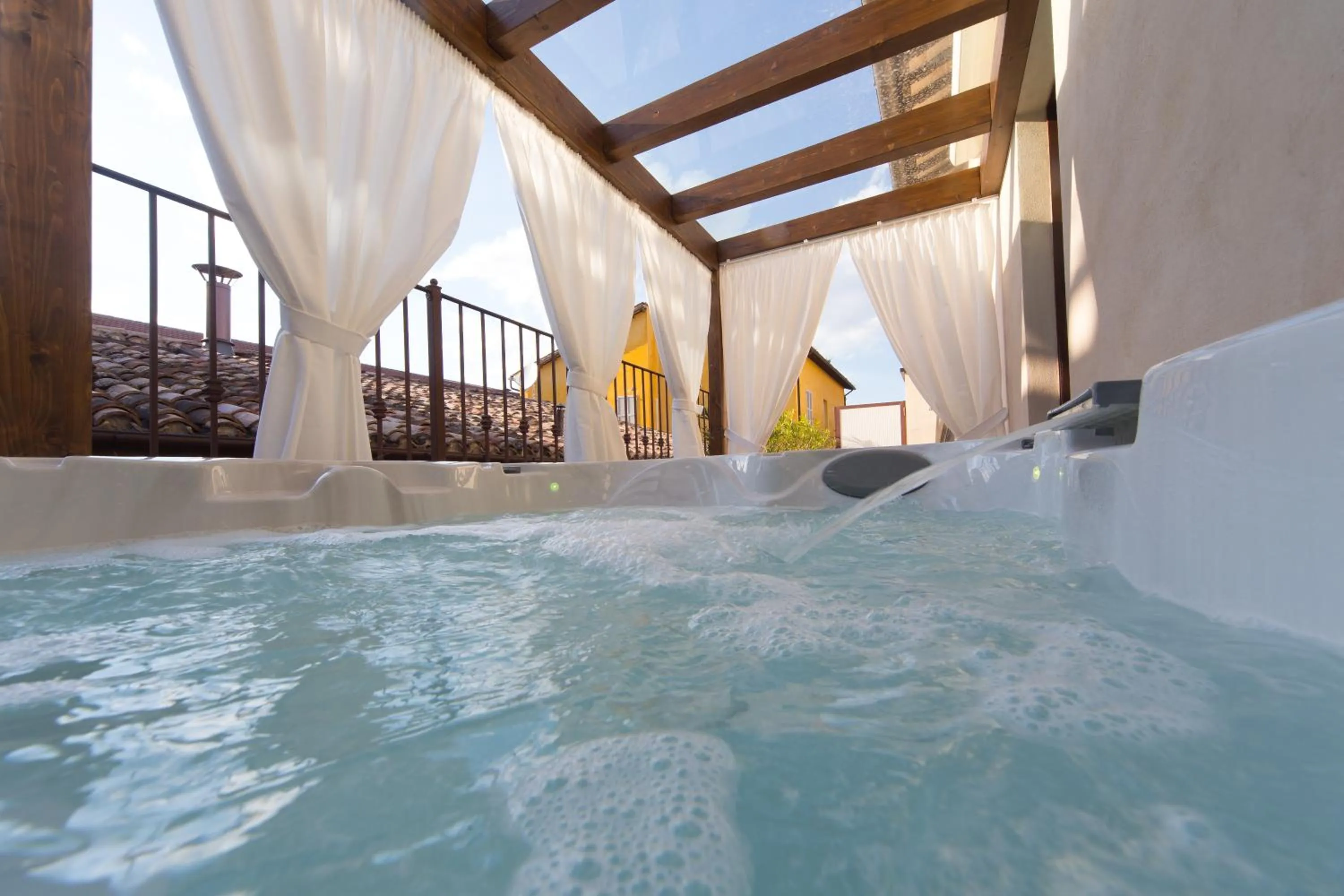 Hot Tub in Di Sabatino Resort - Suite Apartments & Spa