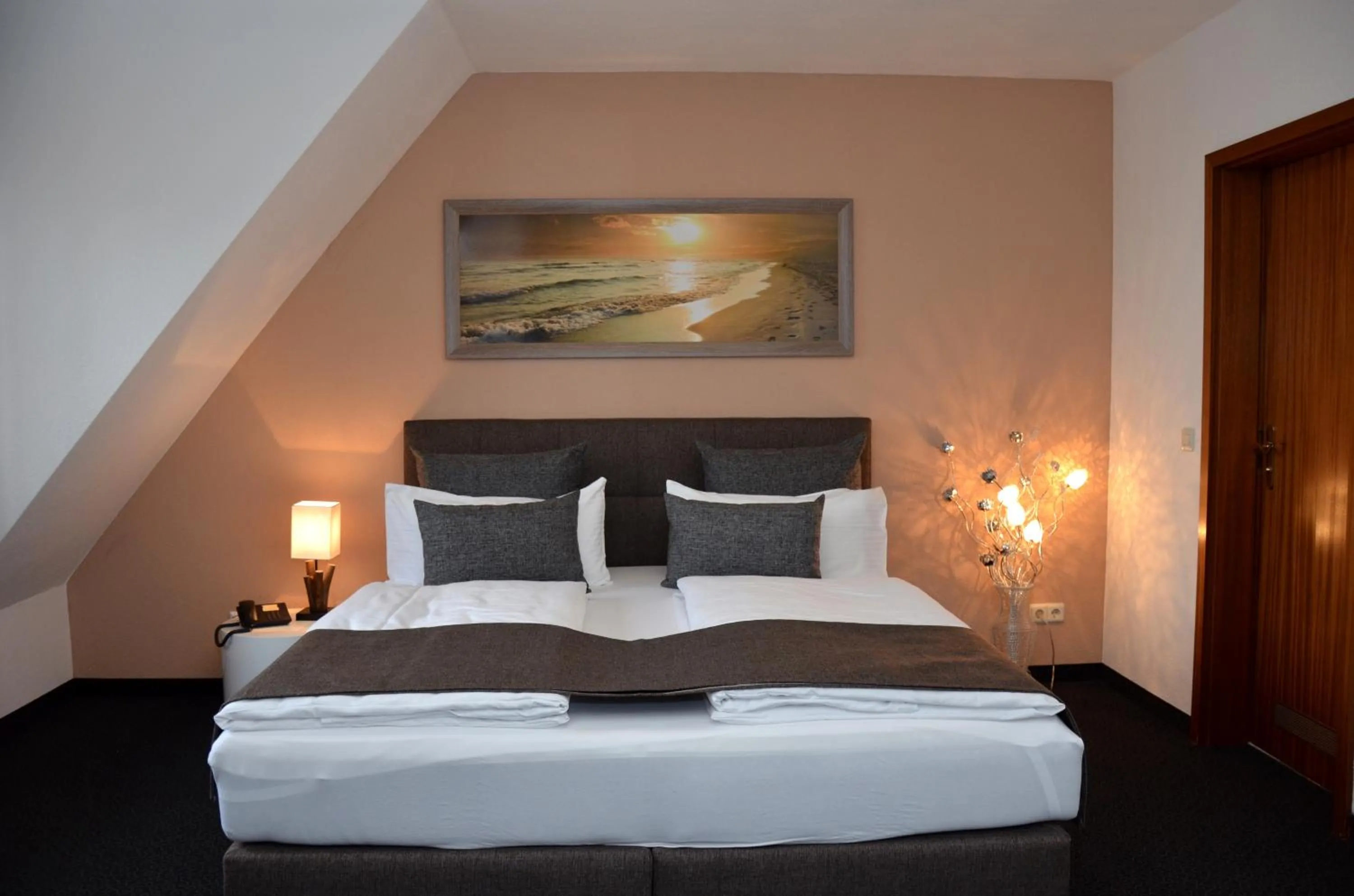 Bedroom, Bed in Hotel zum Brunnen