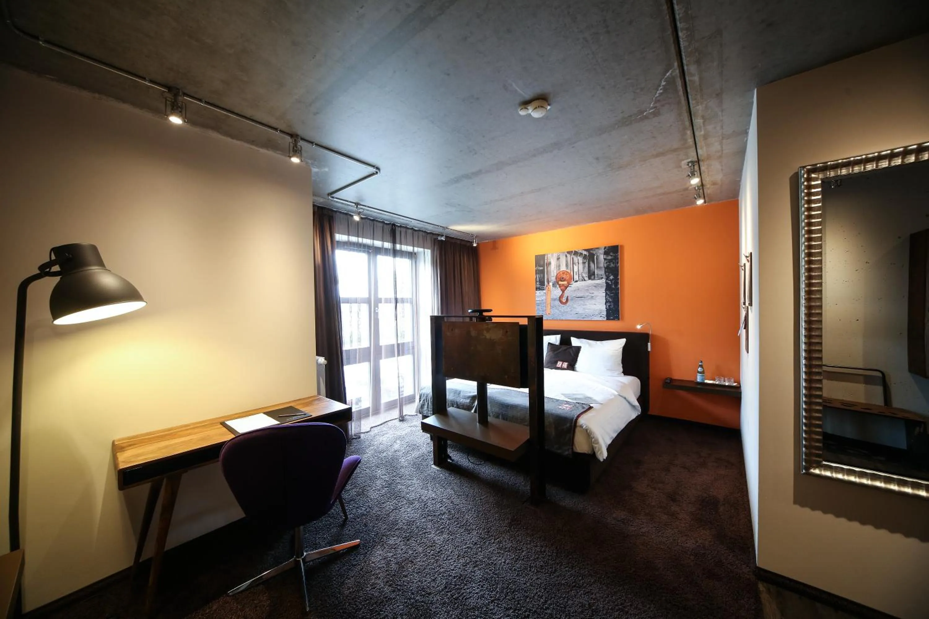 Bed in Altes Stahlwerk Business & Lifestyle Hotel