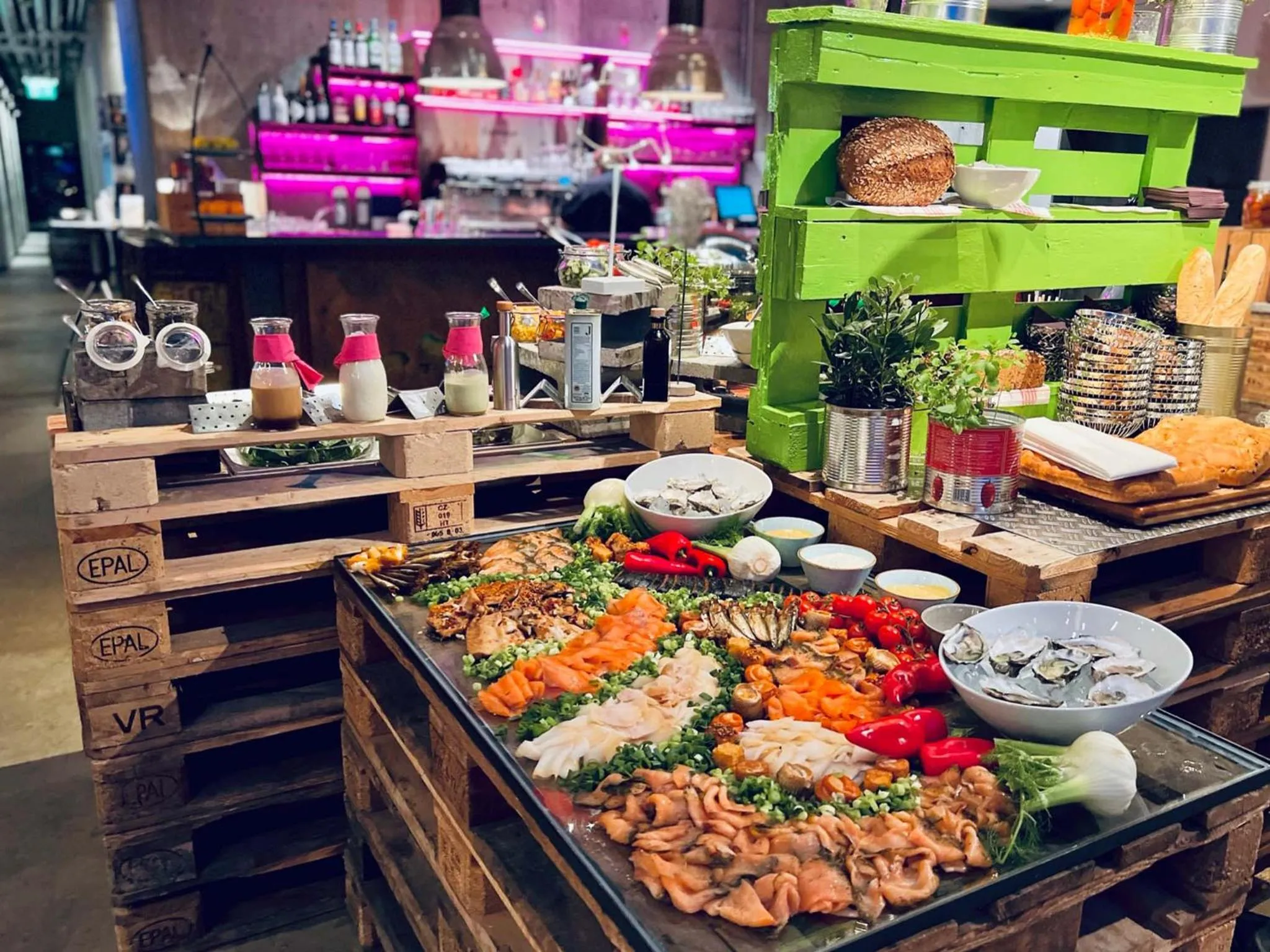 Restaurant/places to eat in Altes Stahlwerk Business & Lifestyle Hotel