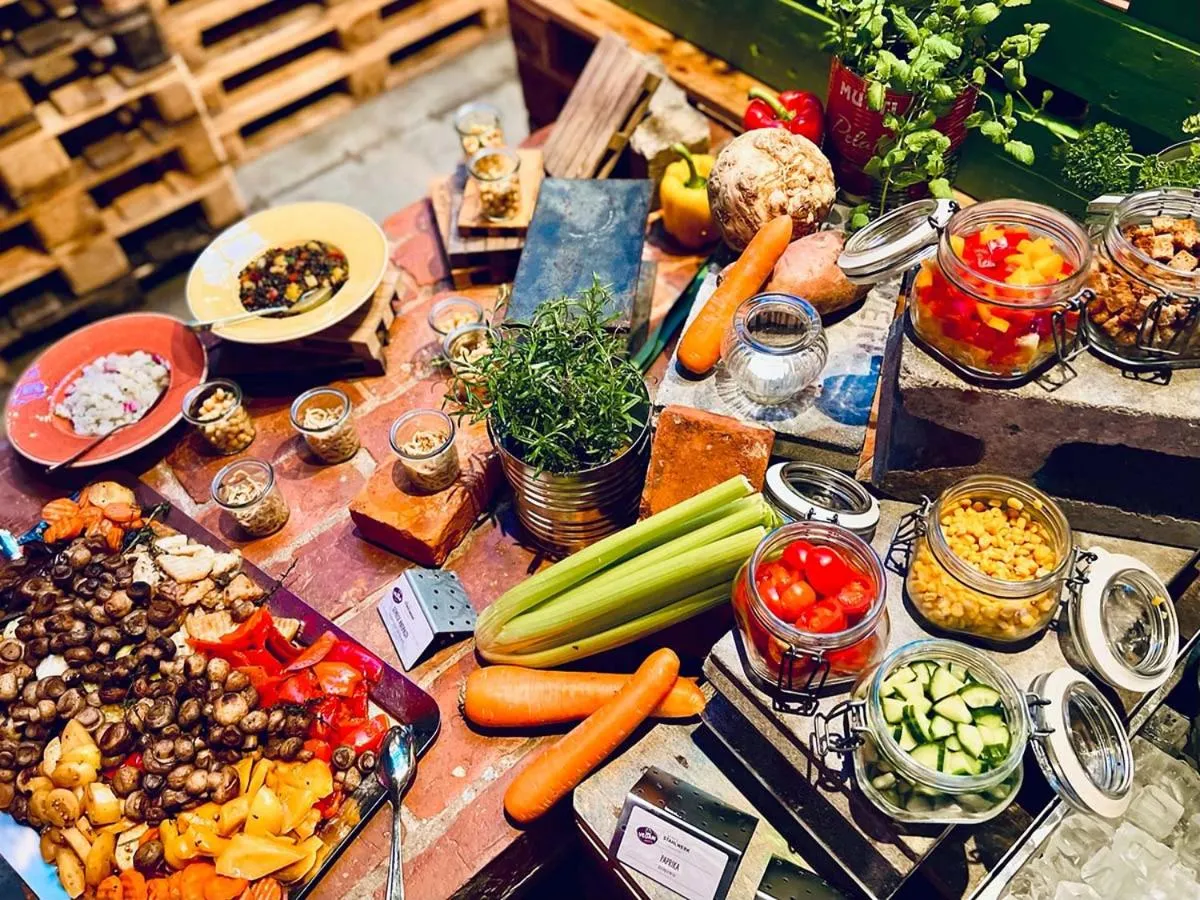 Restaurant/places to eat in Altes Stahlwerk Business & Lifestyle Hotel