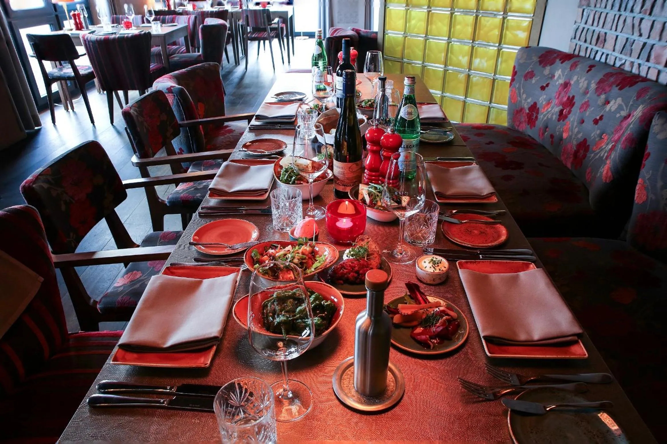 Restaurant/places to eat in Altes Stahlwerk Business & Lifestyle Hotel