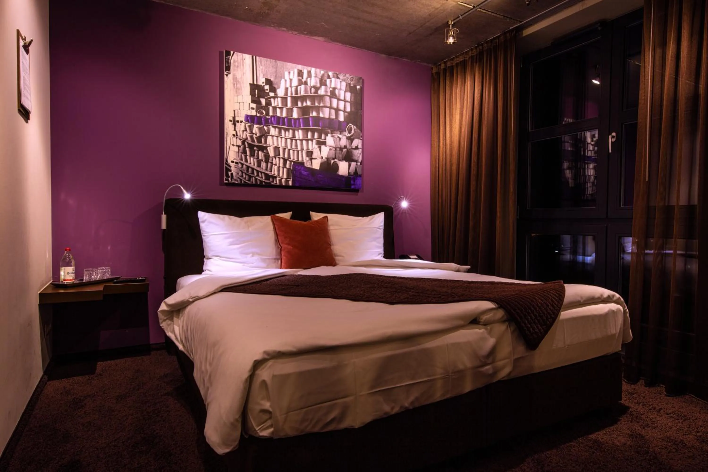 Bed in Altes Stahlwerk Business & Lifestyle Hotel