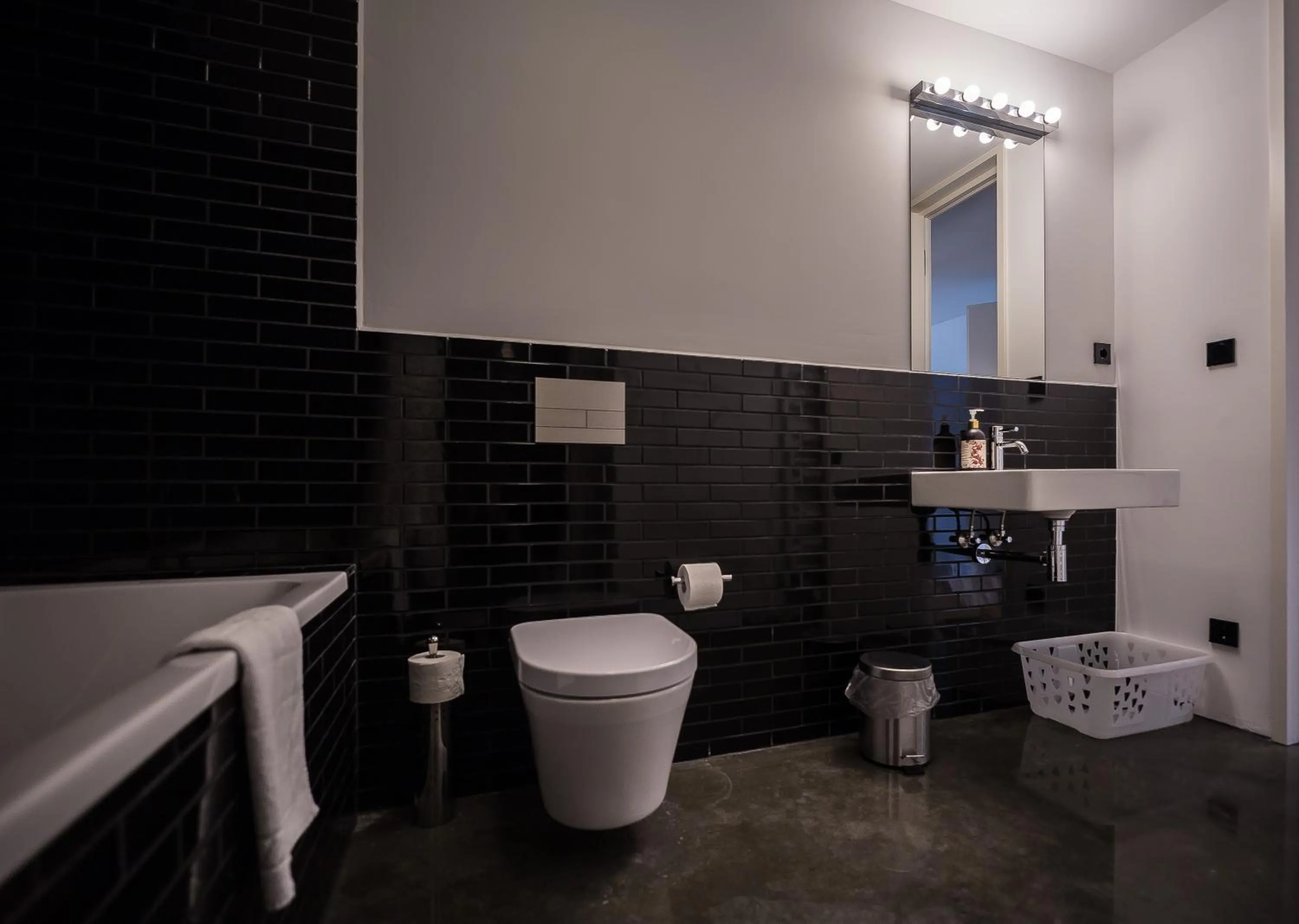 Toilet in Nena Apartments Metropolpark Berlin - Mitte -Adult Only