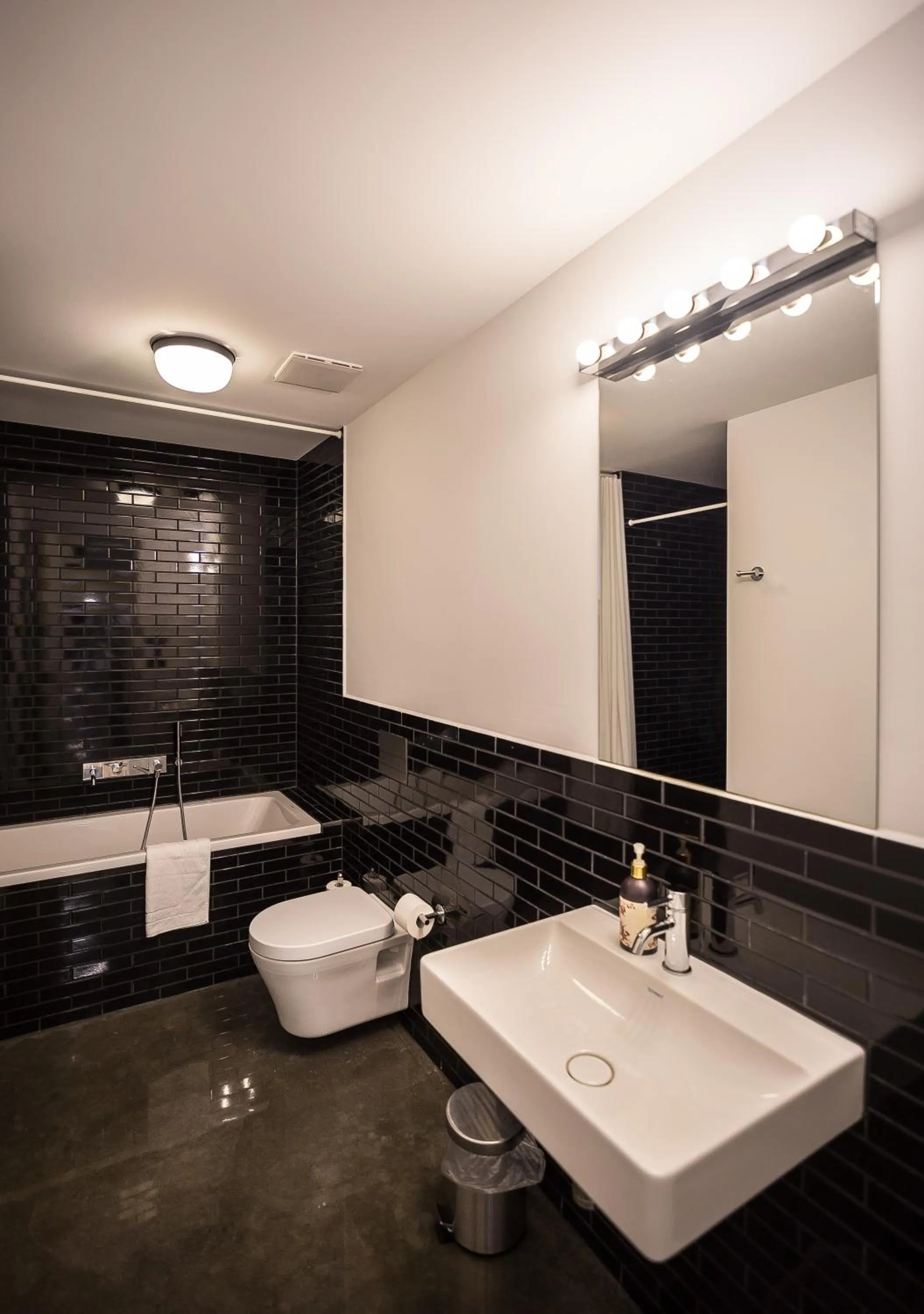 Bathroom in Nena Apartments Metropolpark Berlin - Mitte -Adult Only