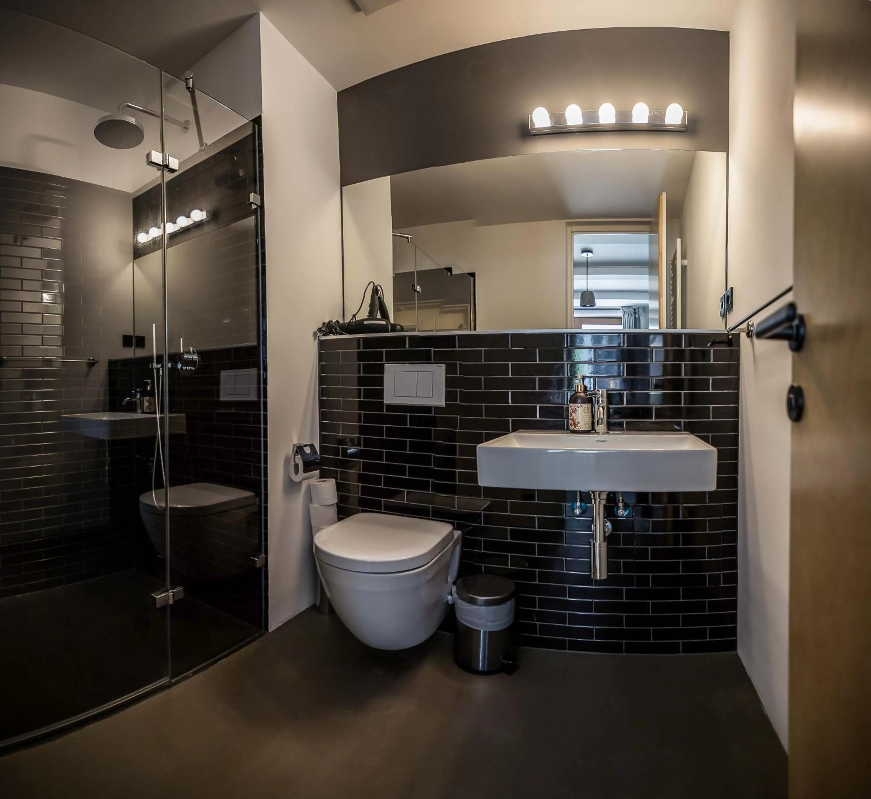 Shower in Nena Apartments Metropolpark Berlin - Mitte -Adult Only