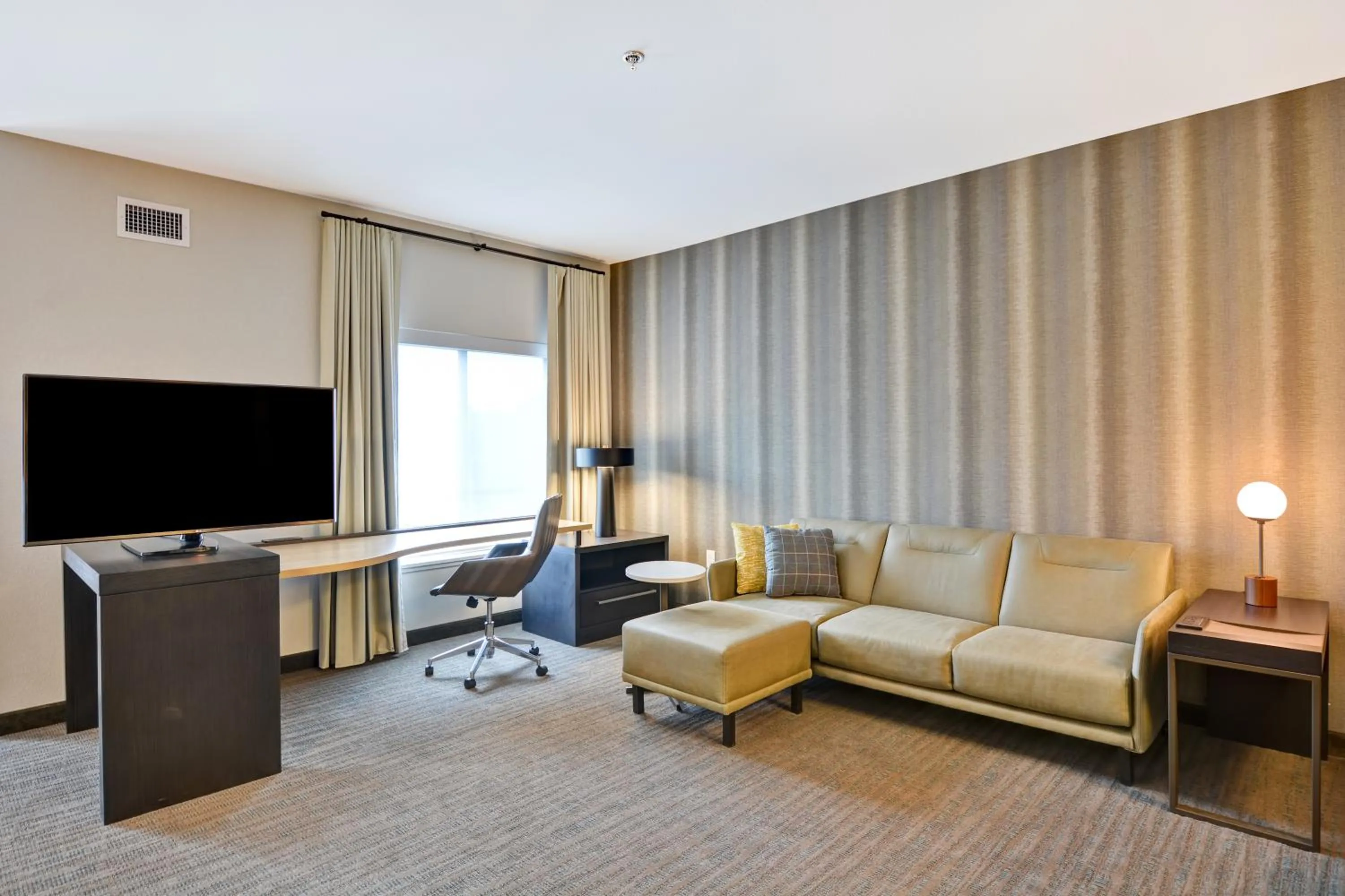 Living room in Residence Inn by Marriott Cleveland Airport/Middleburg Heights