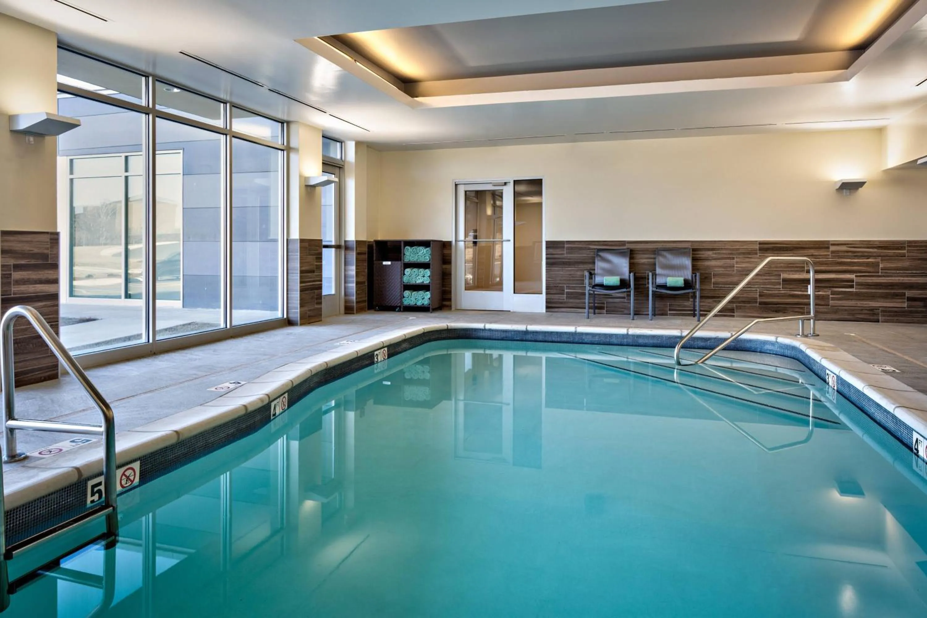 Swimming pool in Fairfield Inn & Suites by Marriott Fayetteville