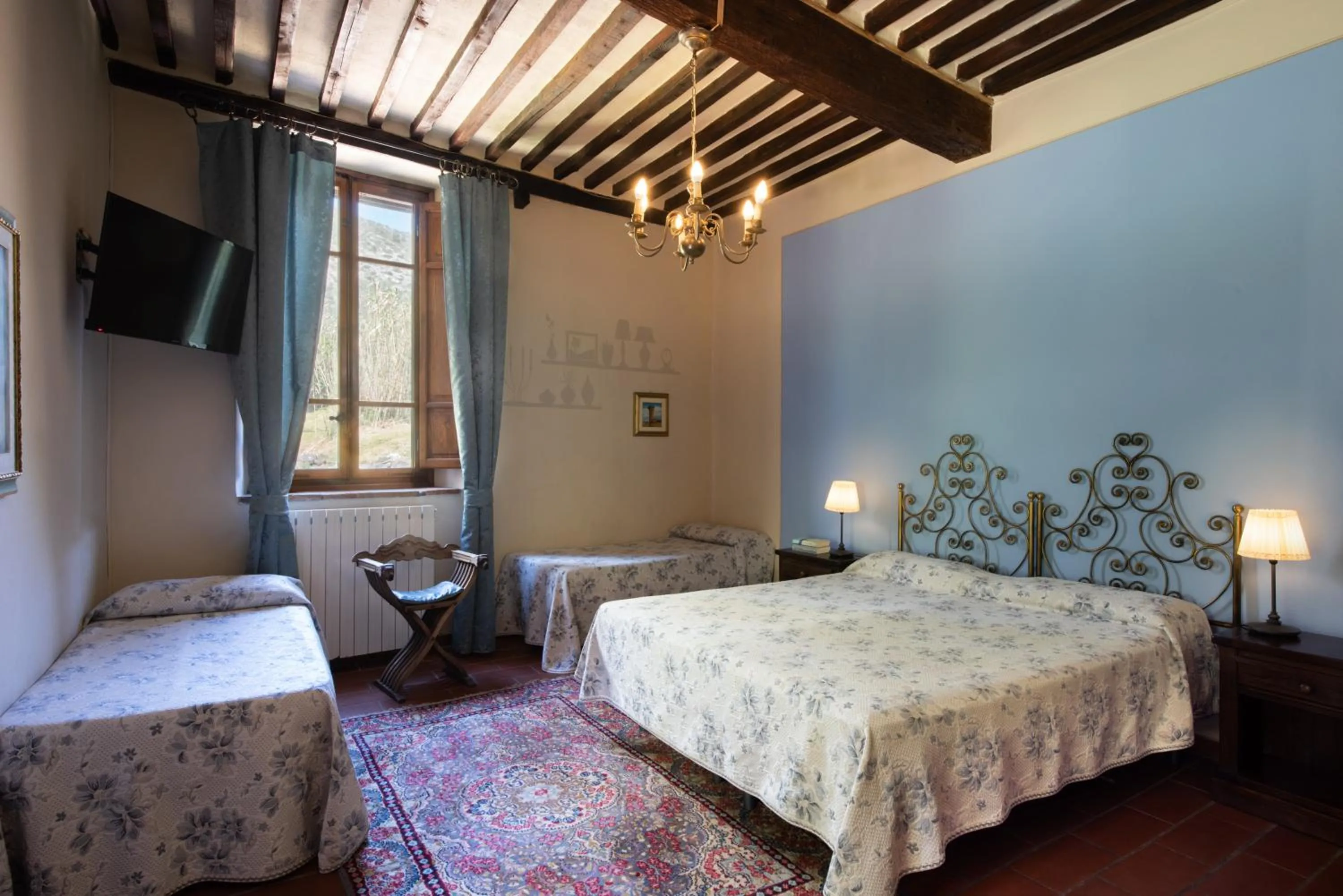 Photo of the whole room, Bed in Hotel Villa Rinascimento