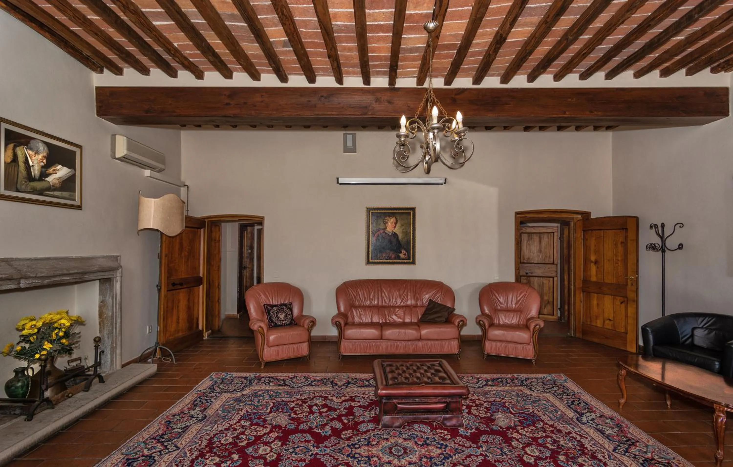 Communal lounge/ TV room in Hotel Villa Rinascimento