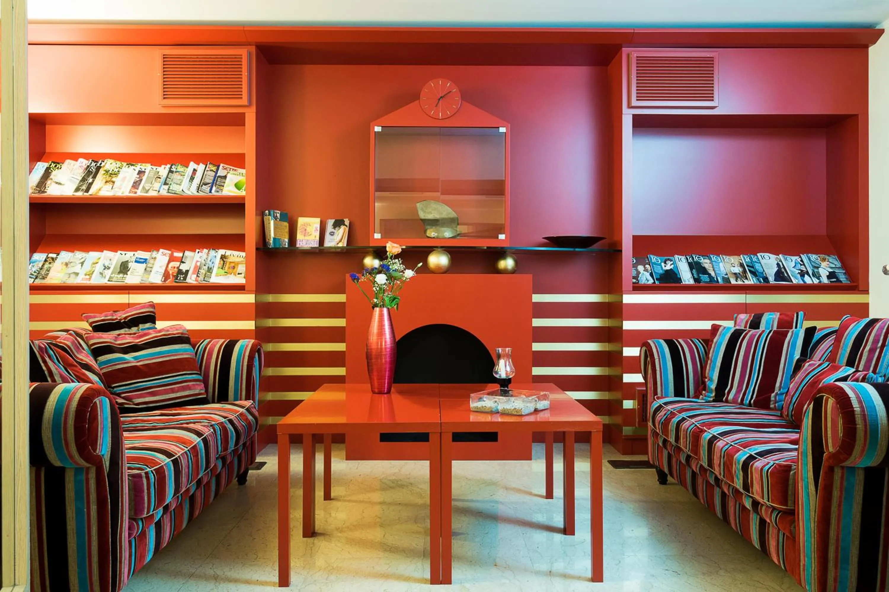 Communal lounge/ TV room in Hotel Garibaldi