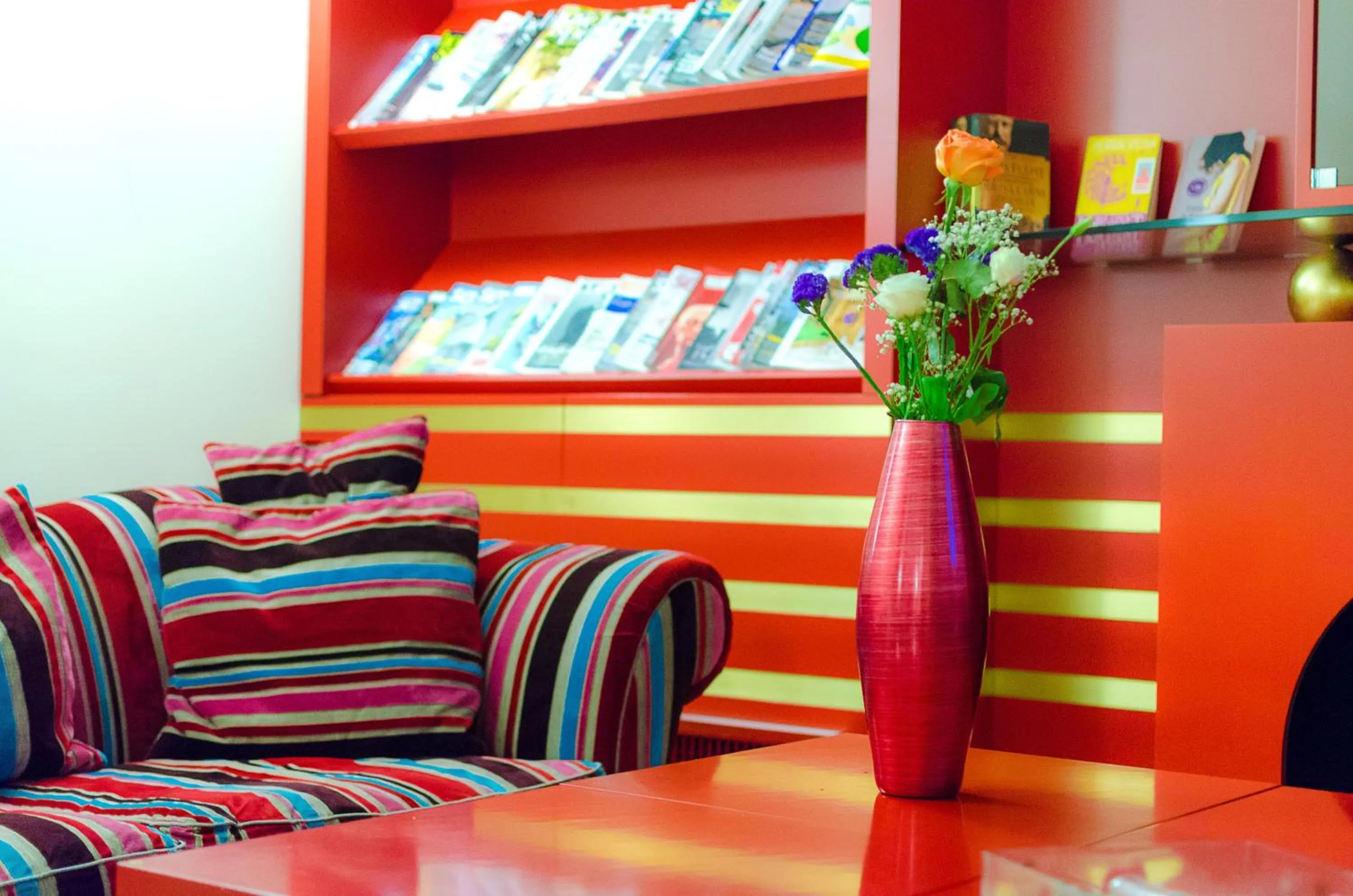 Communal lounge/ TV room in Hotel Garibaldi