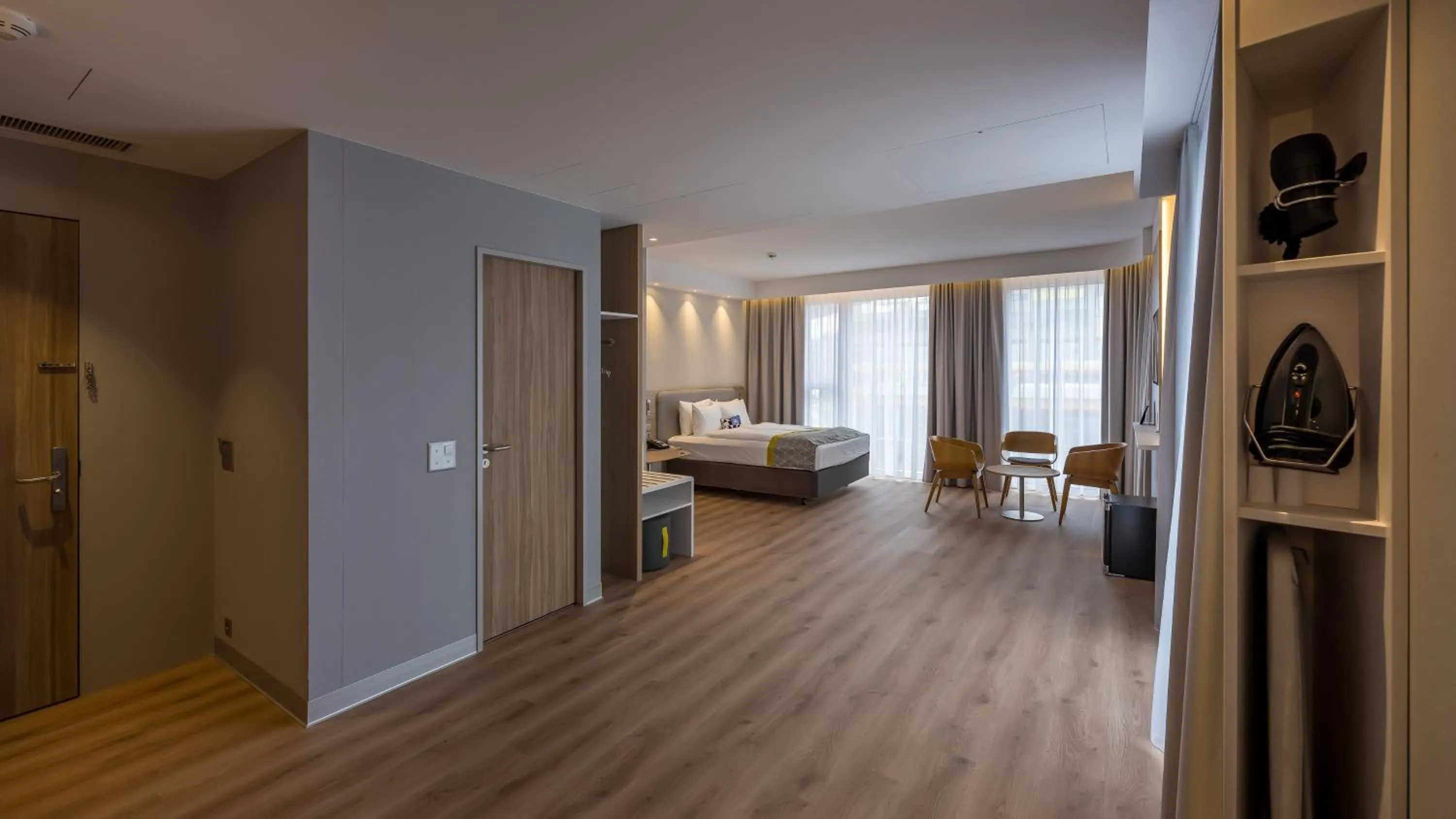 Photo of the whole room, Bed in Holiday Inn Express - Luzern - Kriens by IHG