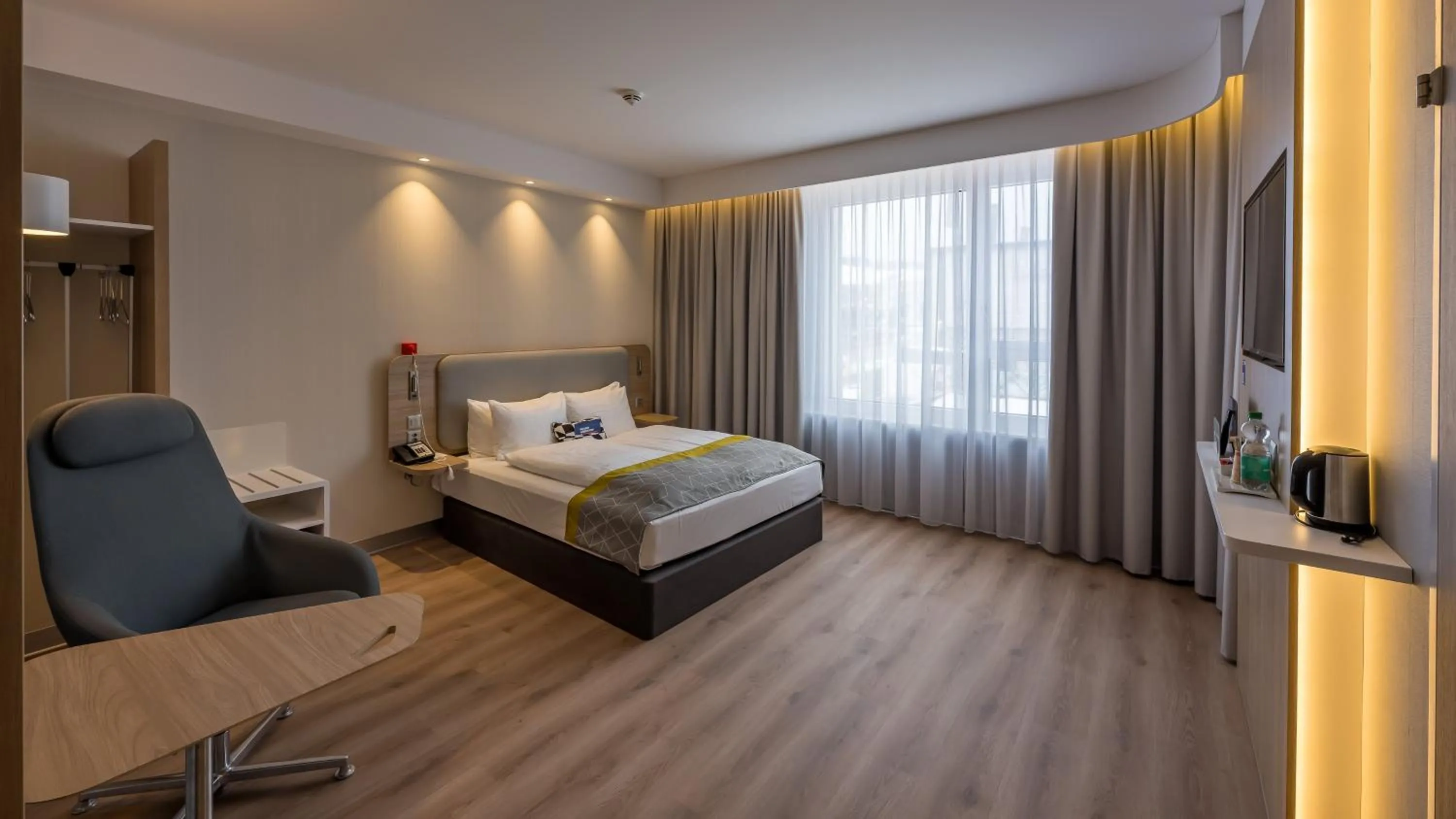 Photo of the whole room, Bed in Holiday Inn Express - Luzern - Kriens by IHG