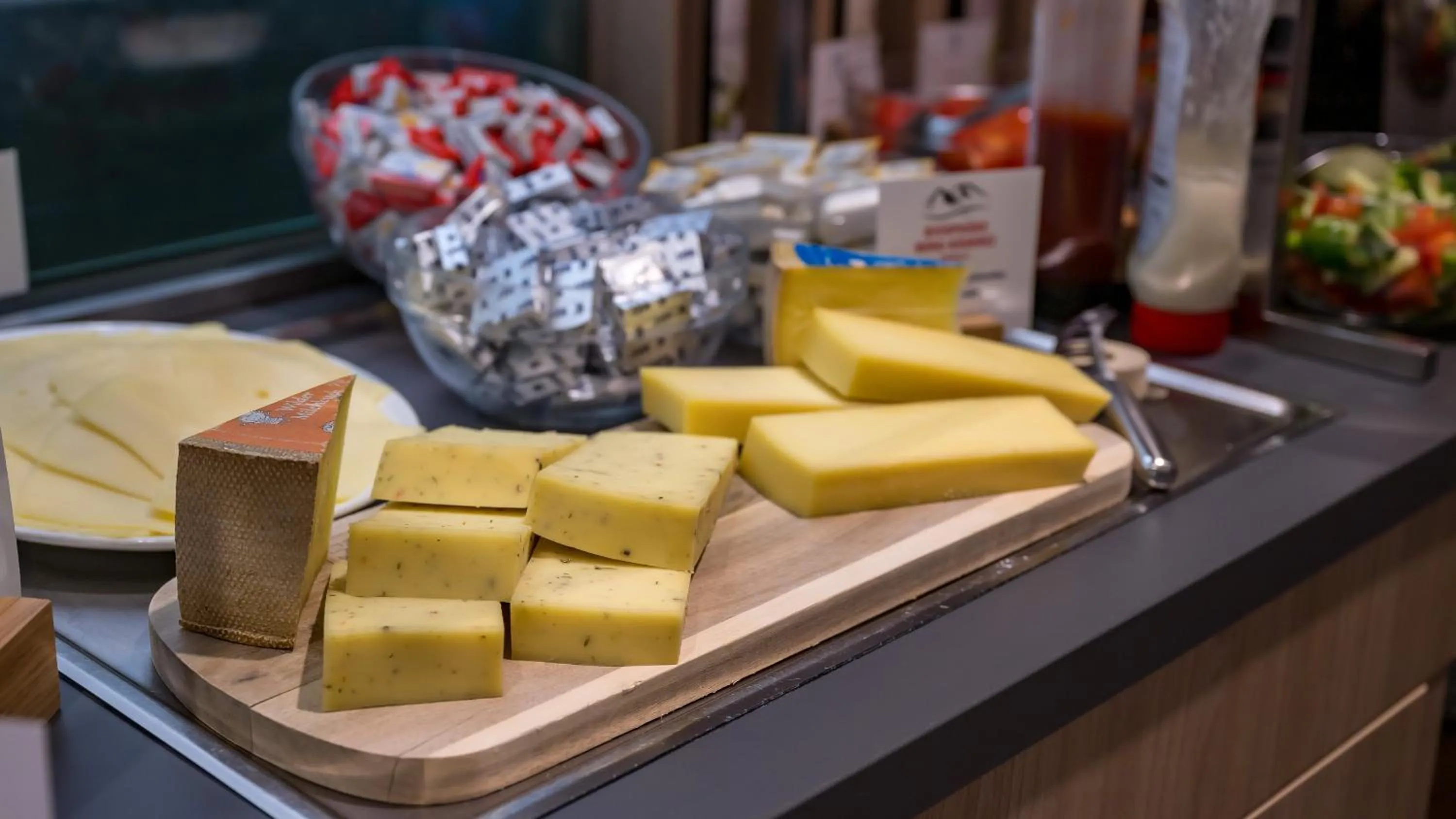 Restaurant/places to eat in Holiday Inn Express - Luzern - Kriens by IHG