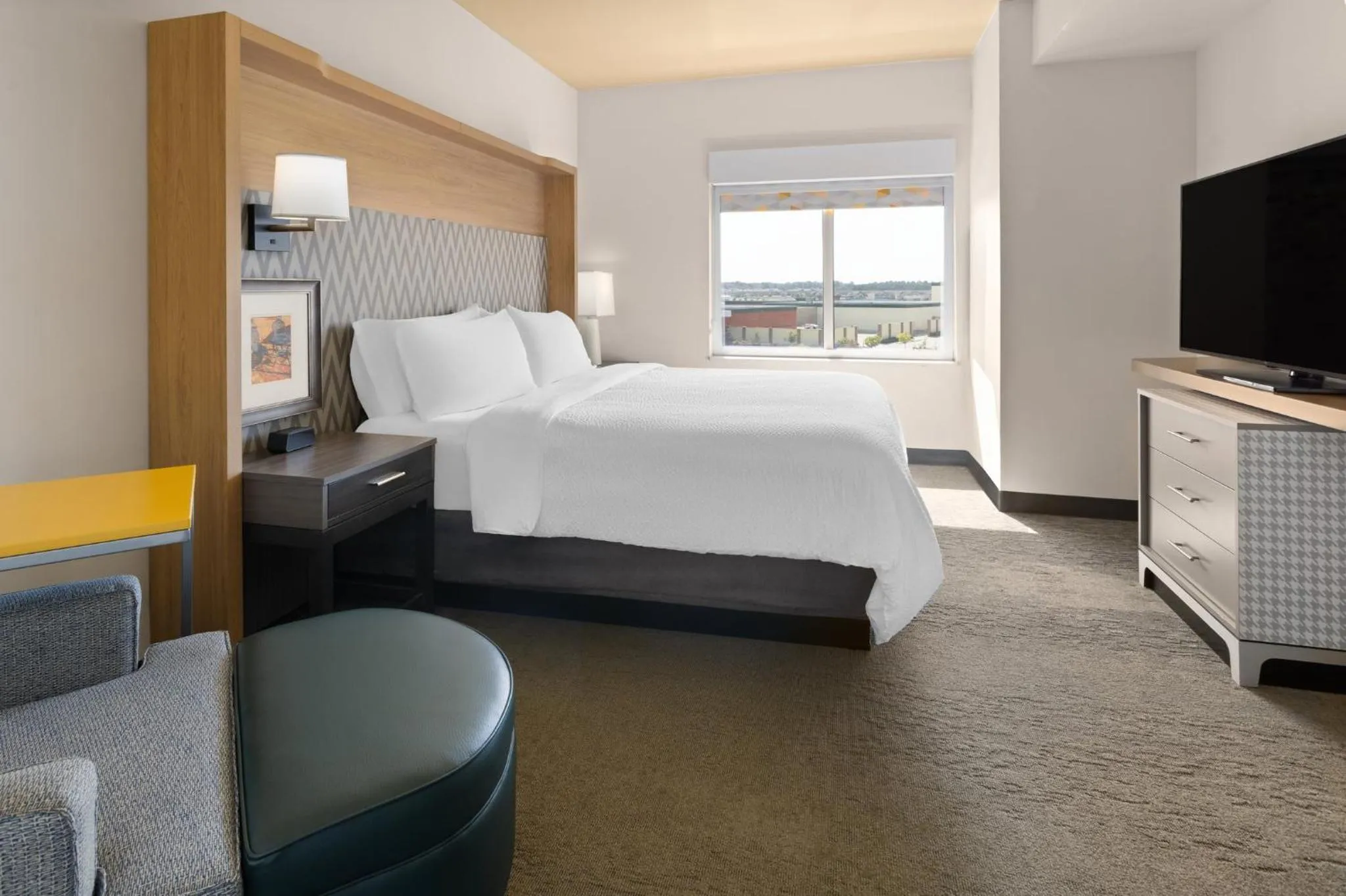 Photo of the whole room, Bed in Holiday Inn & Suites - Savannah Airport - Pooler by IHG