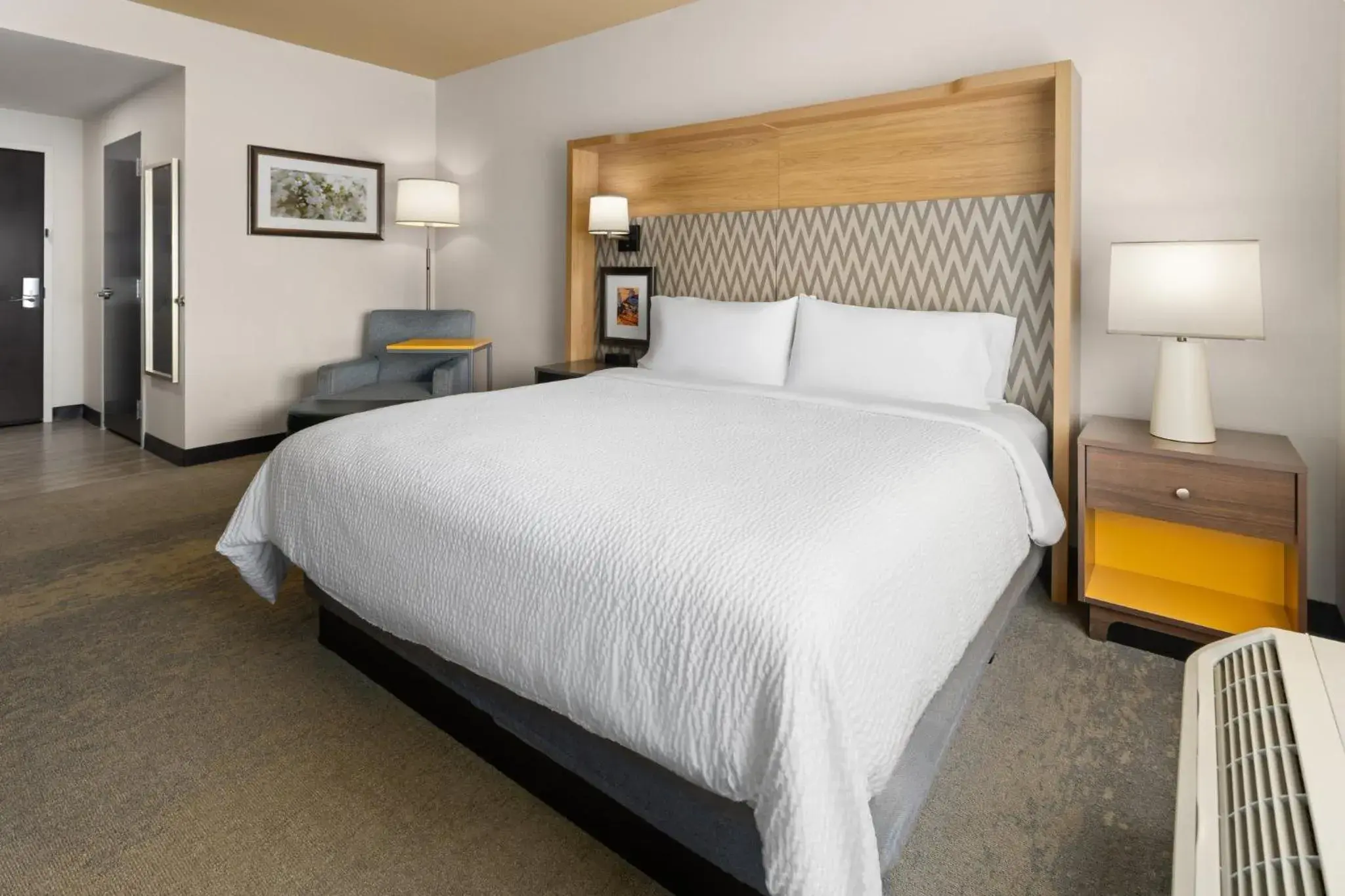 King Room - Hearing Accessible/Non-Smoking in Holiday Inn & Suites - Savannah Airport - Pooler by IHG King Room - Hearing Accessible/Non-Smoking in Holiday Inn & Suites - Savannah Airport - Pooler by IHG