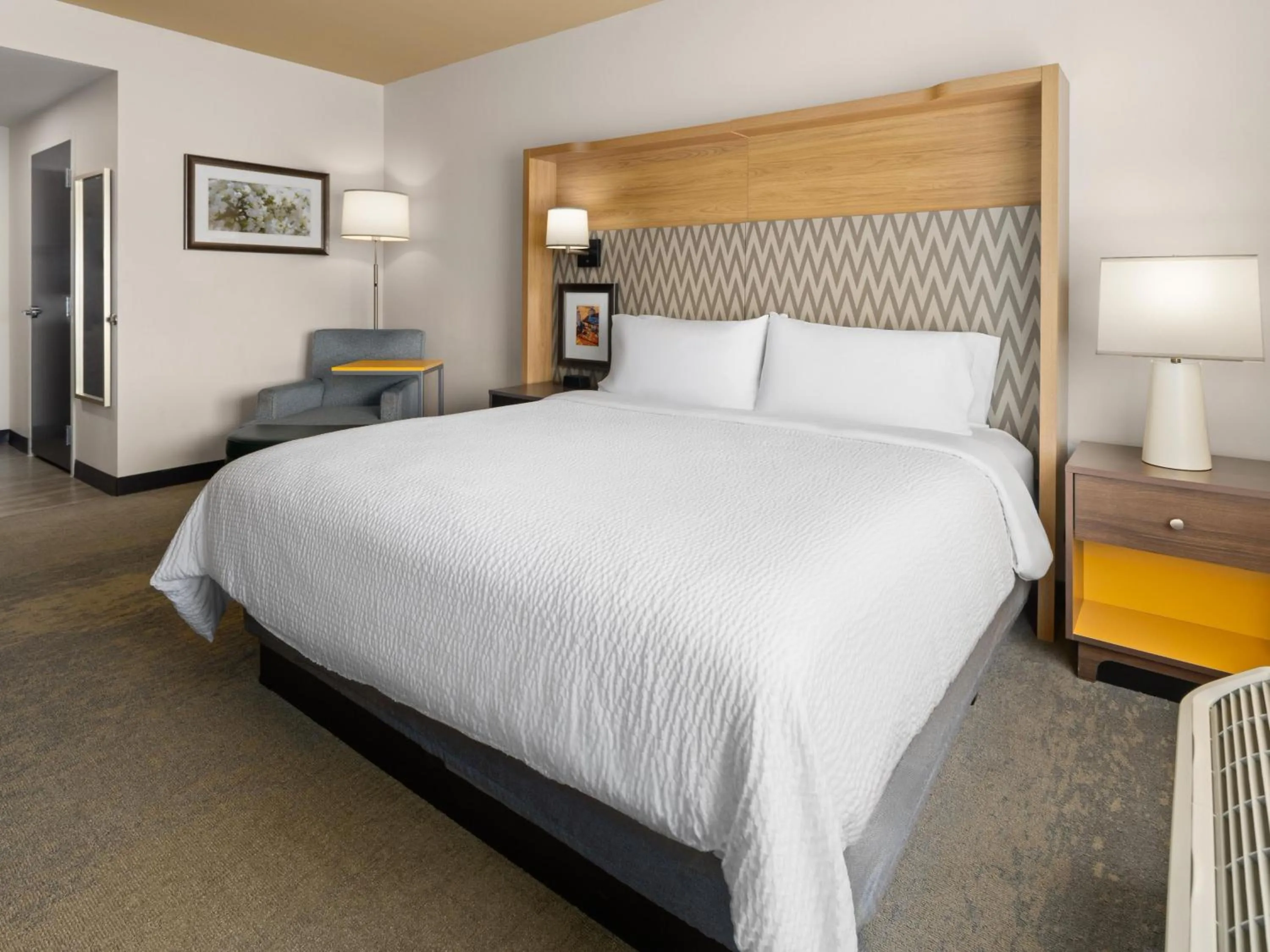 Bedroom, Bed in Holiday Inn & Suites - Savannah Airport - Pooler by IHG