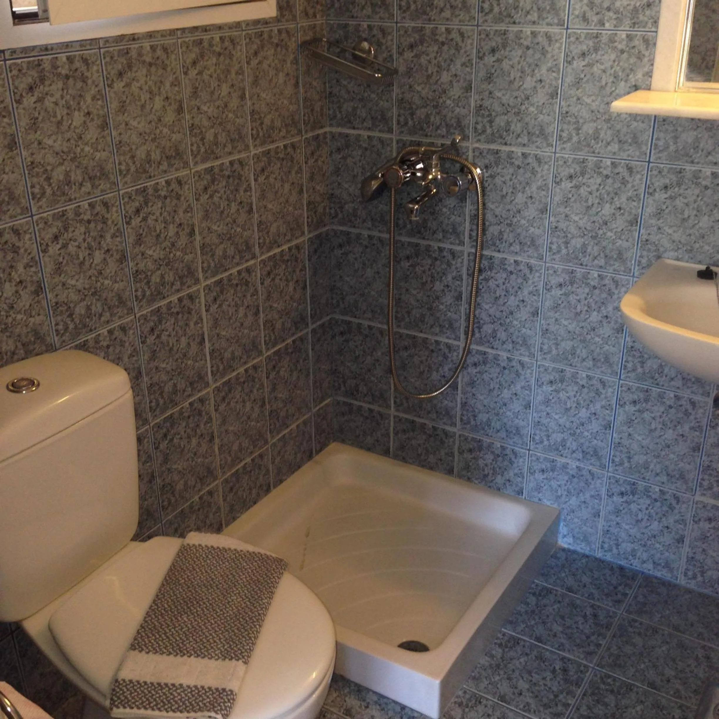 Bathroom in Zefyros Hotel