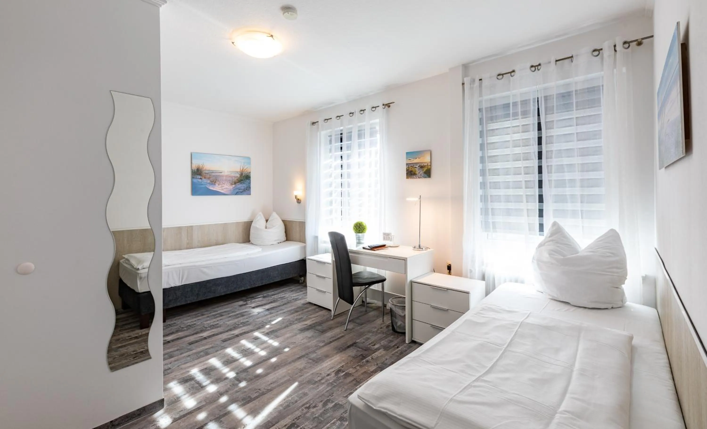 Photo of the whole room, Bed in Stadt-gut-Hotel Großer Kurfürst