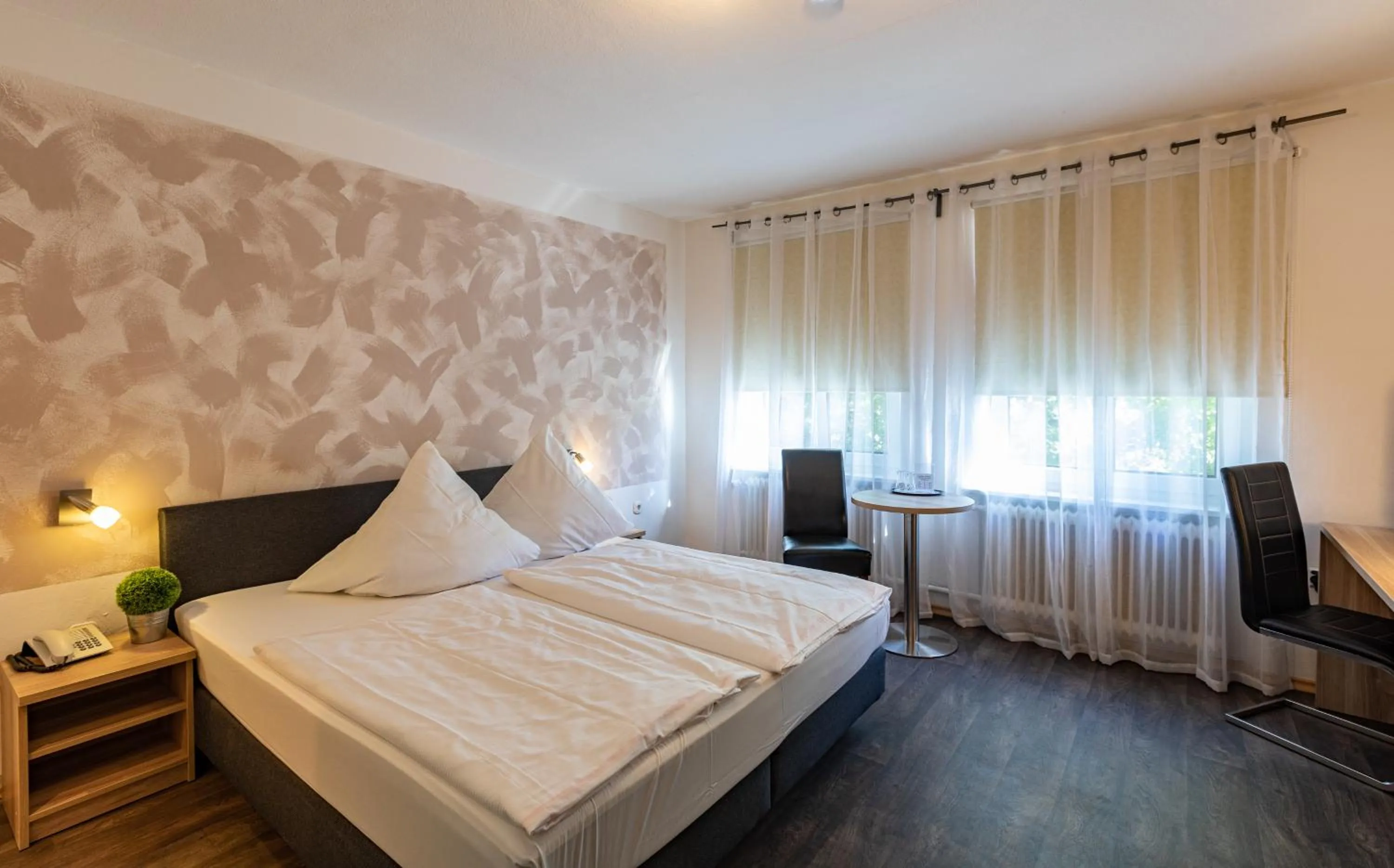 Photo of the whole room, Bed in Stadt-gut-Hotel Großer Kurfürst