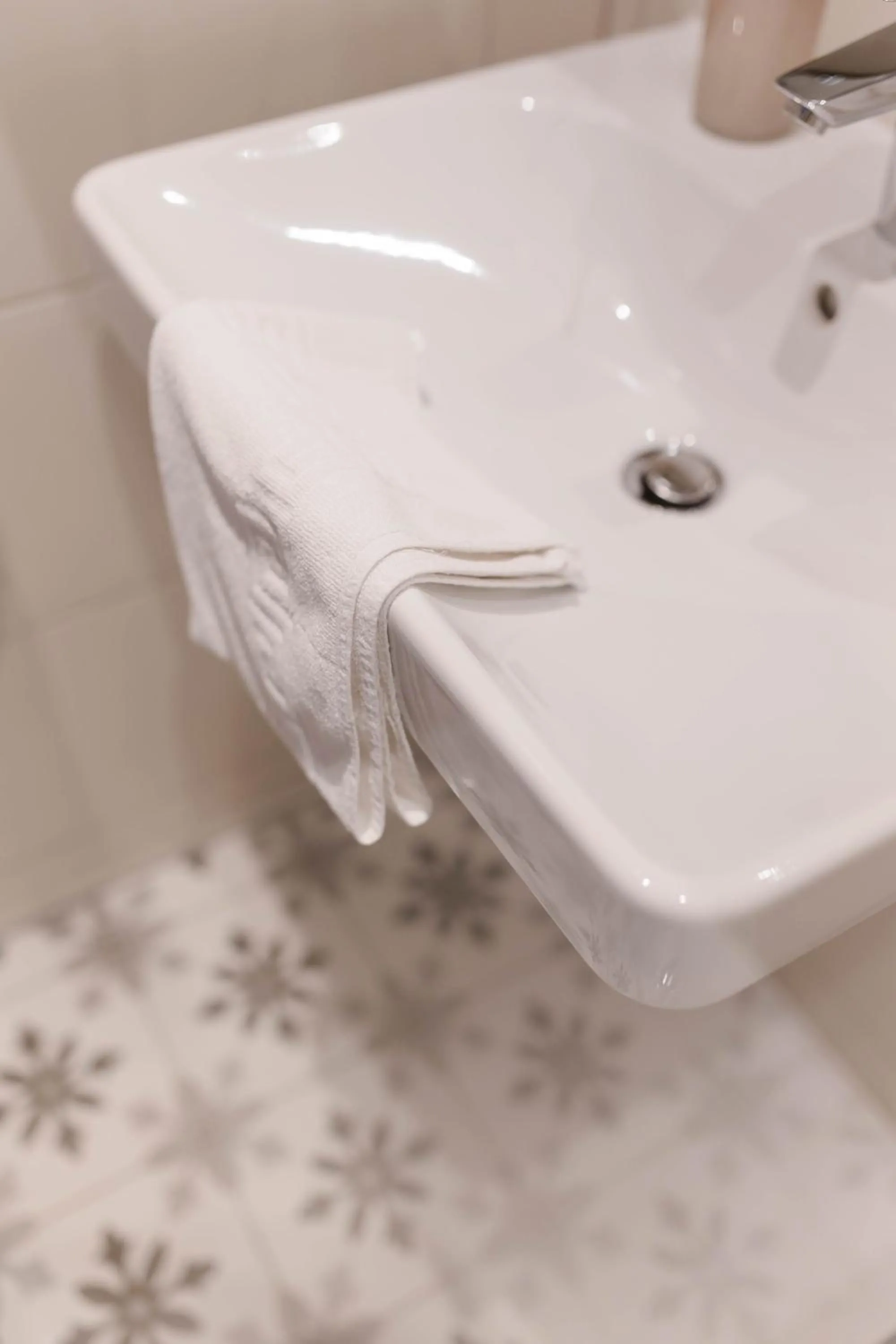 Bathroom in Stadthotel Freilassing